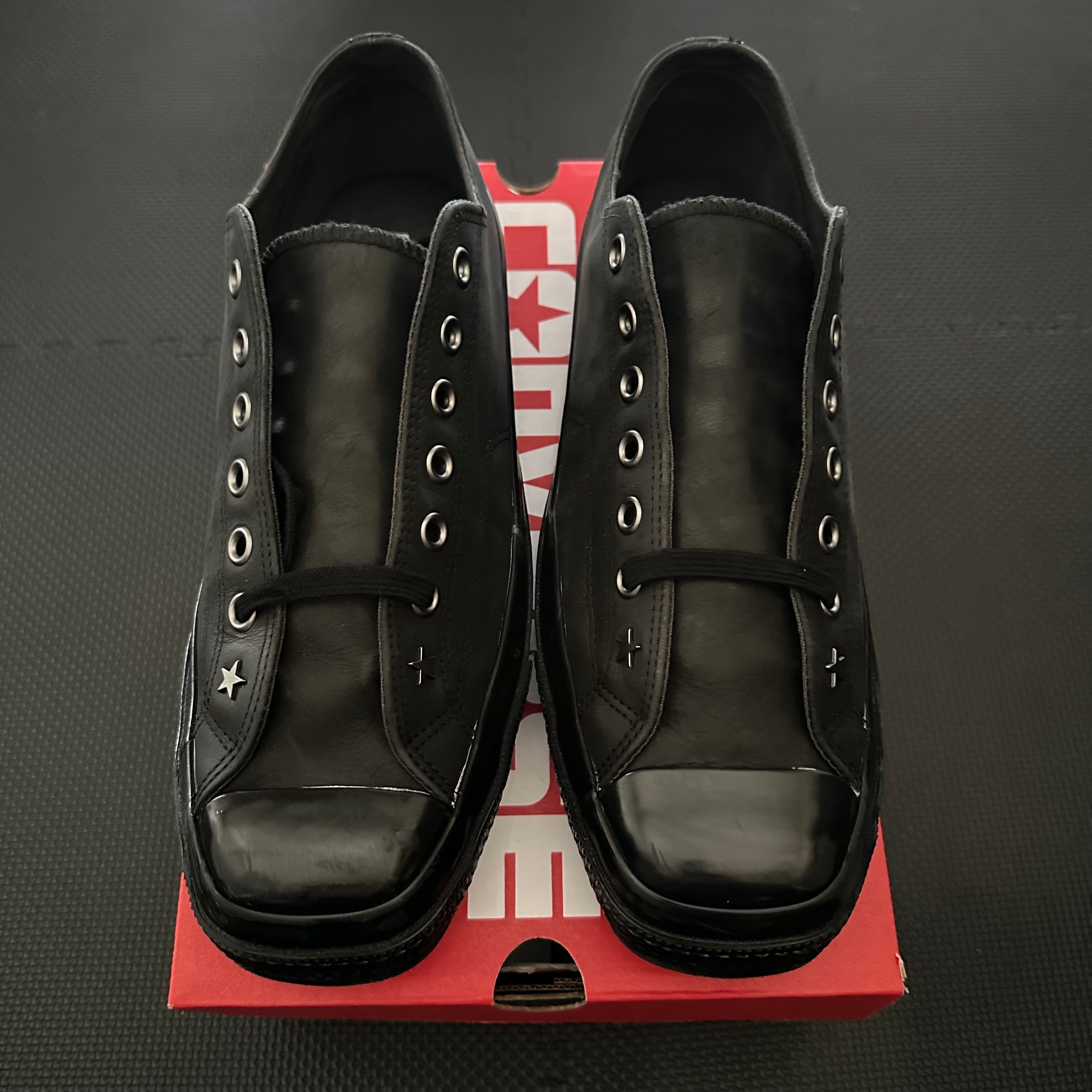 トウヤ ホリウチ × コンバース オールスター スクエアトゥ OX "ブラック"