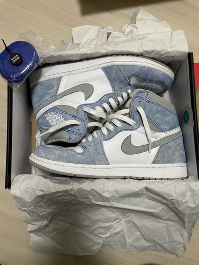 Nike Air Jordan 1 High OG "Hyper Royal"