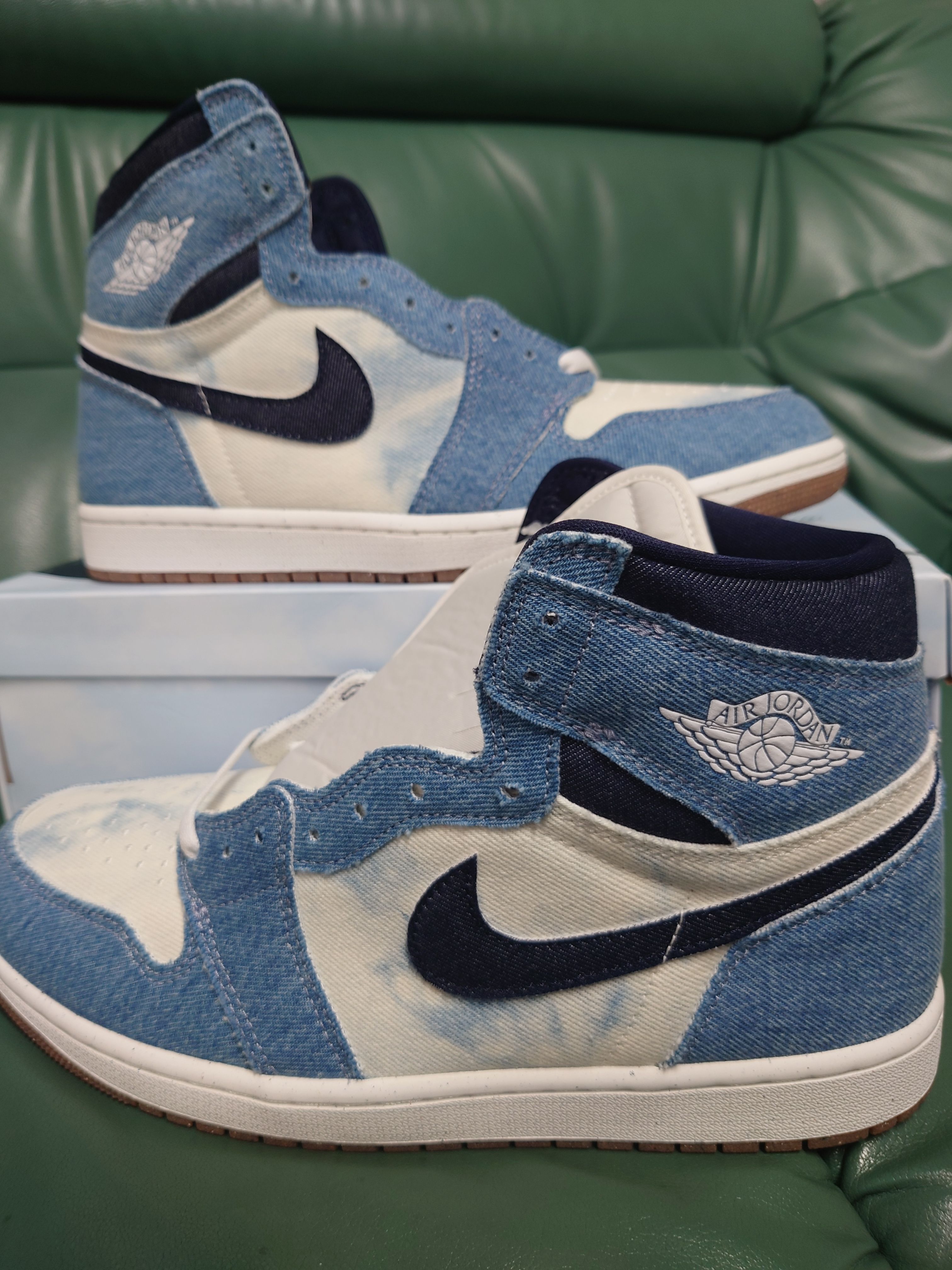 Nike Air Jordan 1 Retro High OG "Denim"