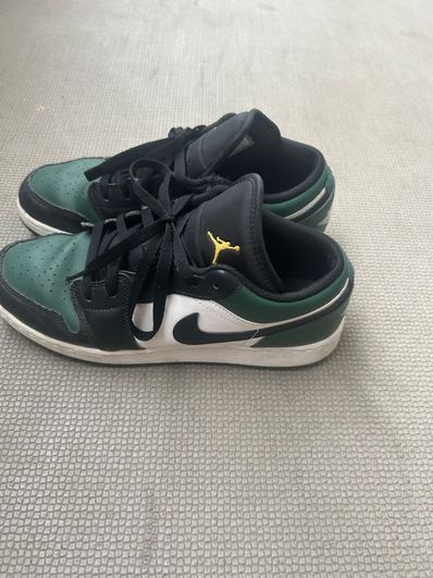 Nike GS Air Jordan 1 Low "Green Toe"