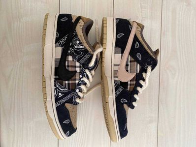 Travis Scott × Nike SB Dunk Low "Black/Parachute Beige"