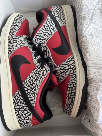 Supreme × Nike SB Dunk Low "Red Cement"(2012)