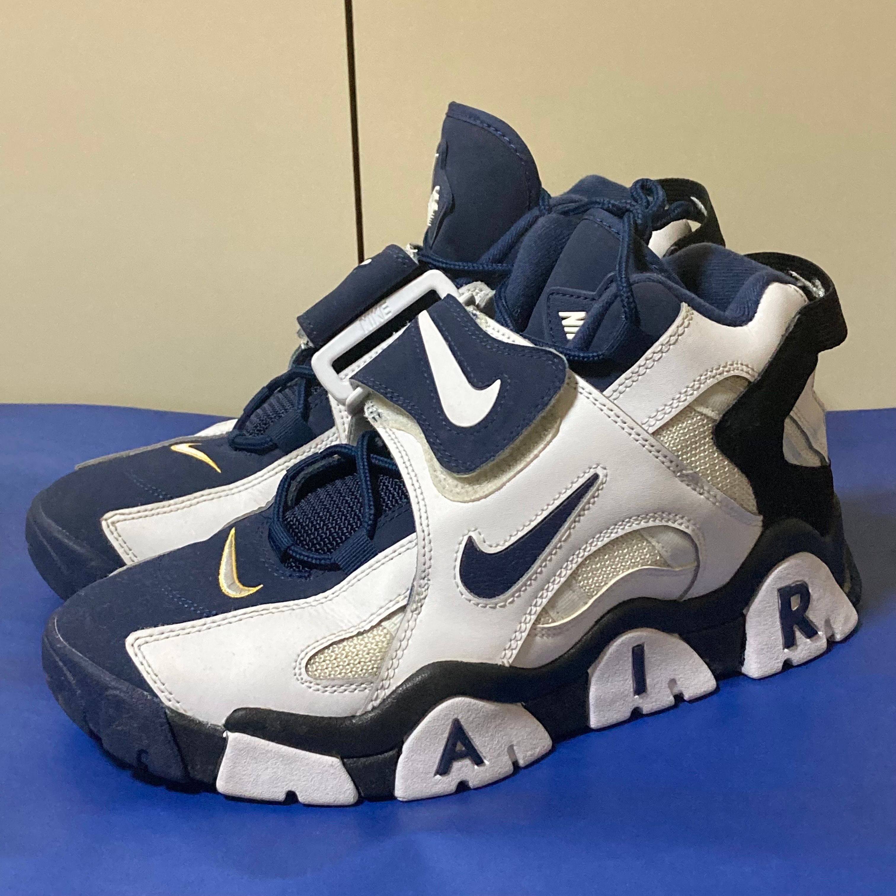 NIKE AIR BARRAGE MID WHITE/NAVY