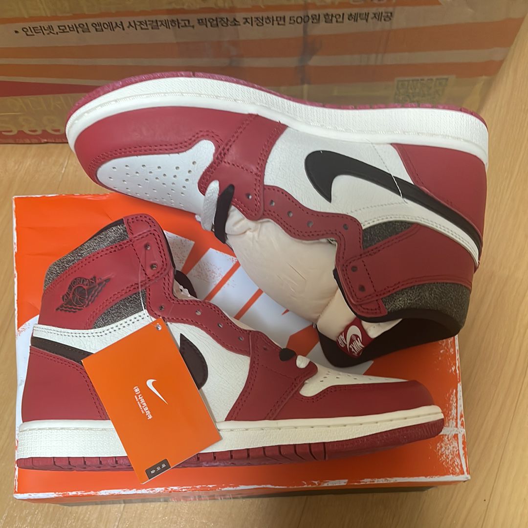 Nike Air Jordan 1 High OG "Lost & Found/Chicago"