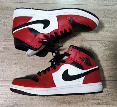 Nike Air Jordan 1 Mid "Chicago Black Toe"