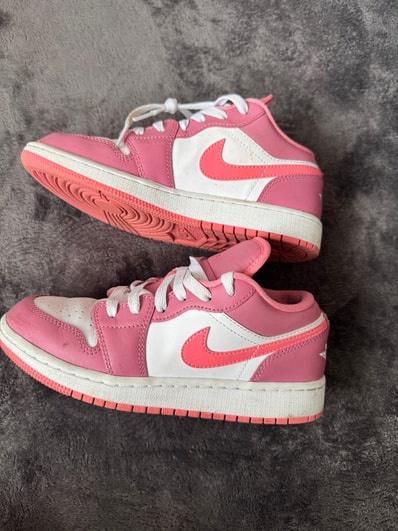 Nike GS Air Jordan 1 Low "Desert Berry/White/Coral Chalk"