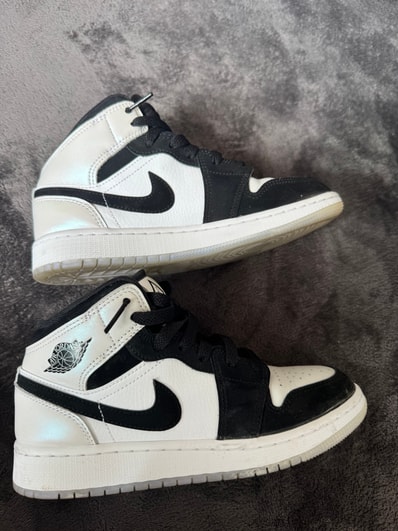 Nike GS Air Jordan 1 Mid "Omega/Black/White"