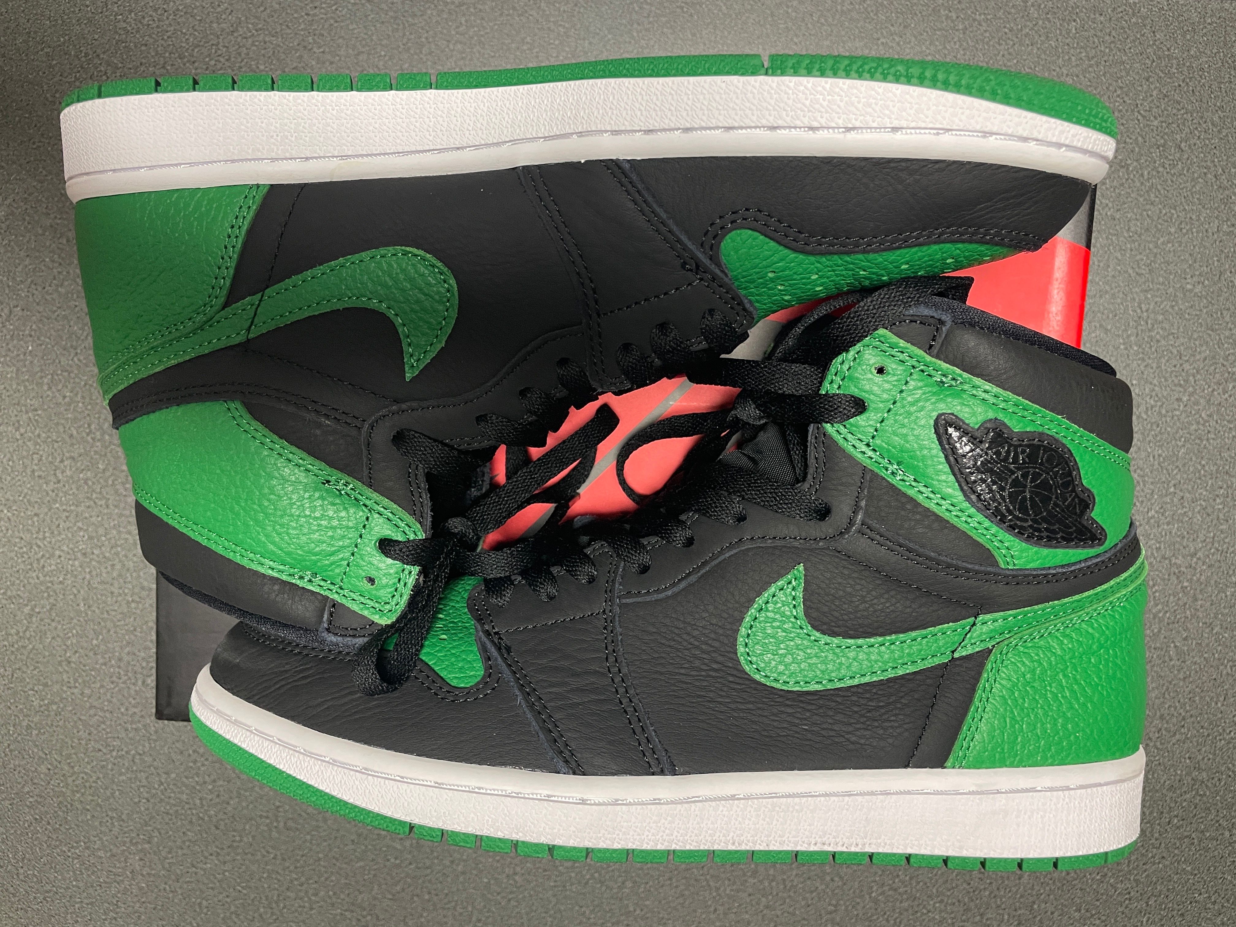 Nike Air Jordan 1 Retro High OG "Black/Pine Green" (2020)