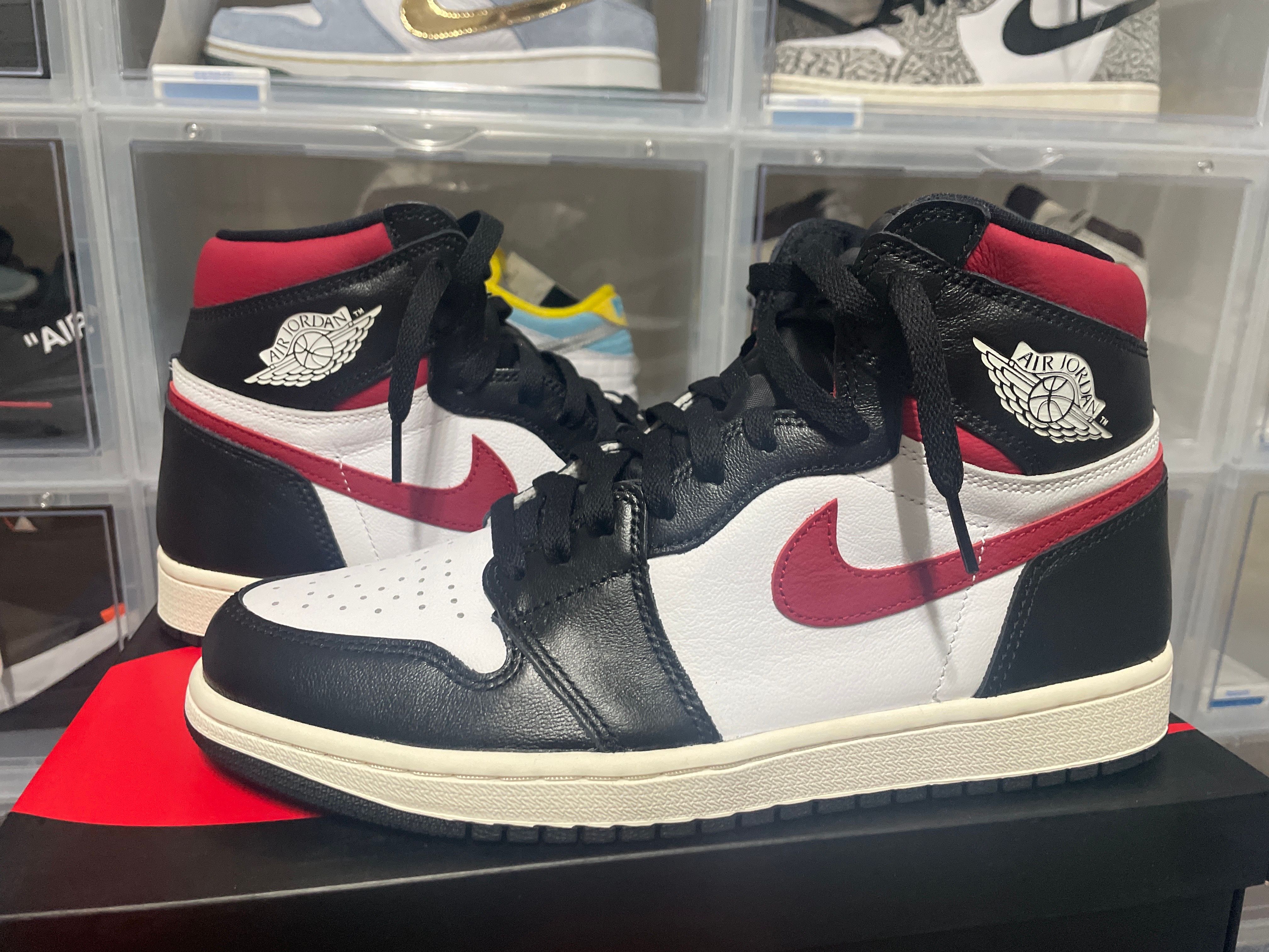 Nike Air Jordan 1 Retro High "Black/White/Sail/Gym Red"