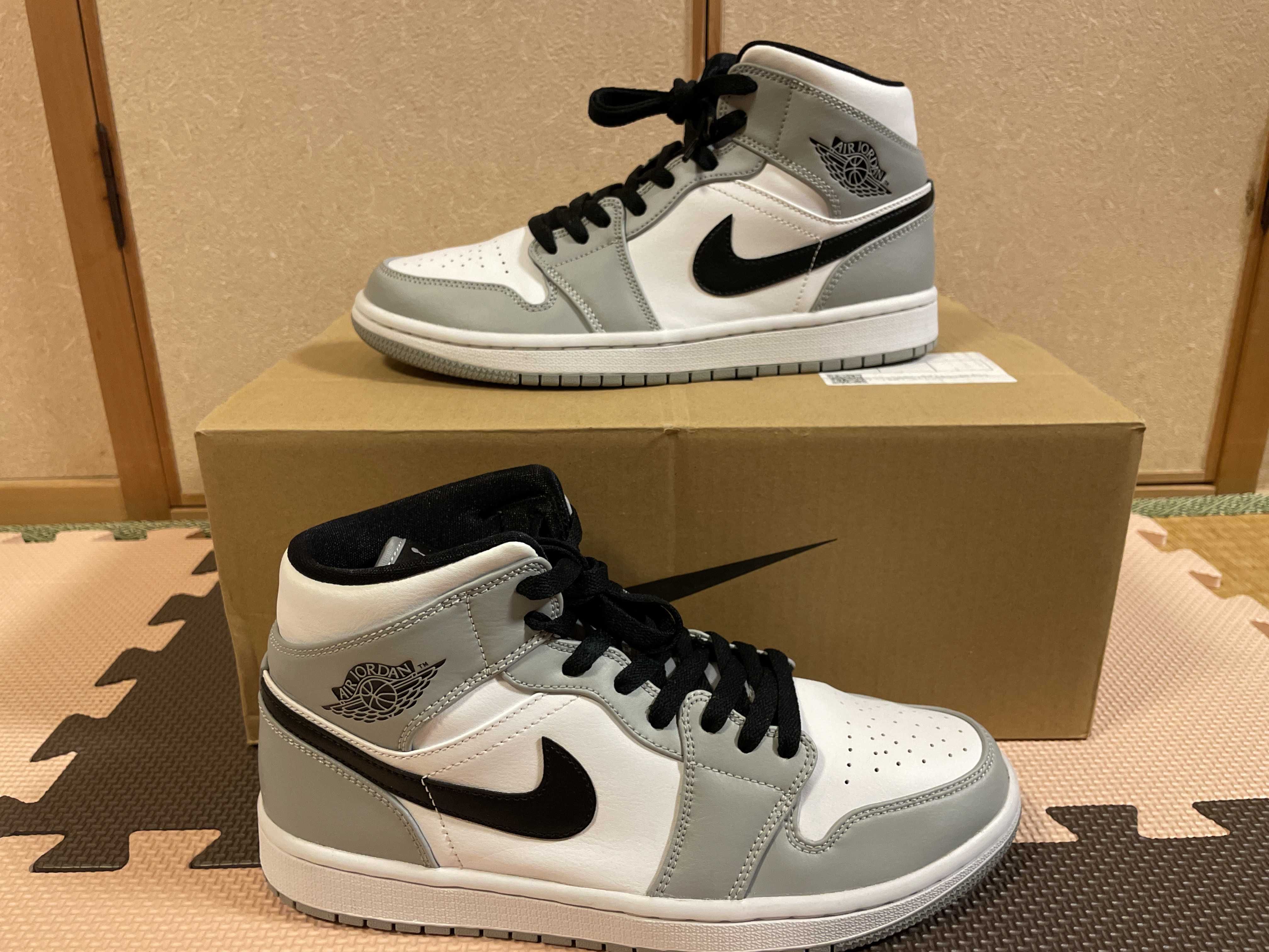 Nike Air Jordan 1 Mid "Light Smoke Grey/White/Black"