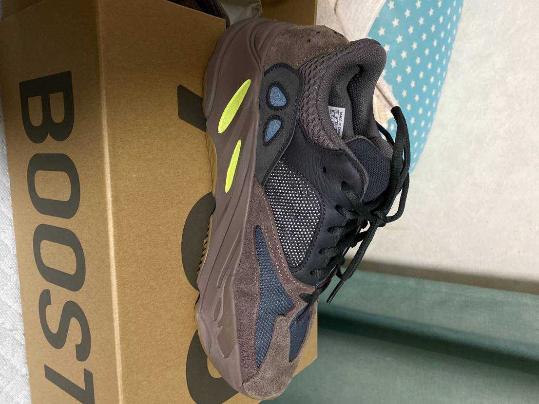 YEEZY BOOST 700 WAVE RUNNER DARK GREY