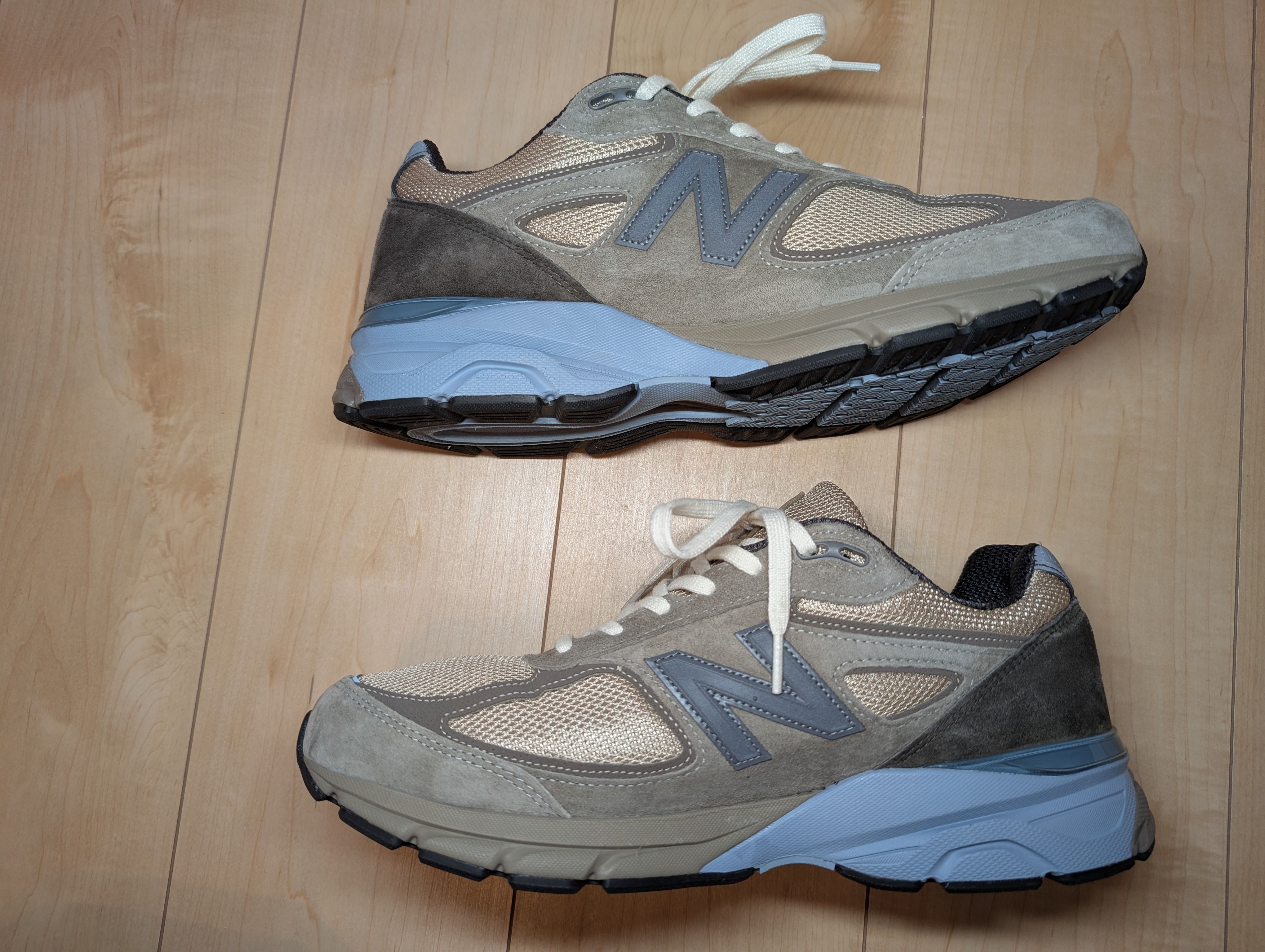 AURALEE × New Balance 990V4 "Taupe"