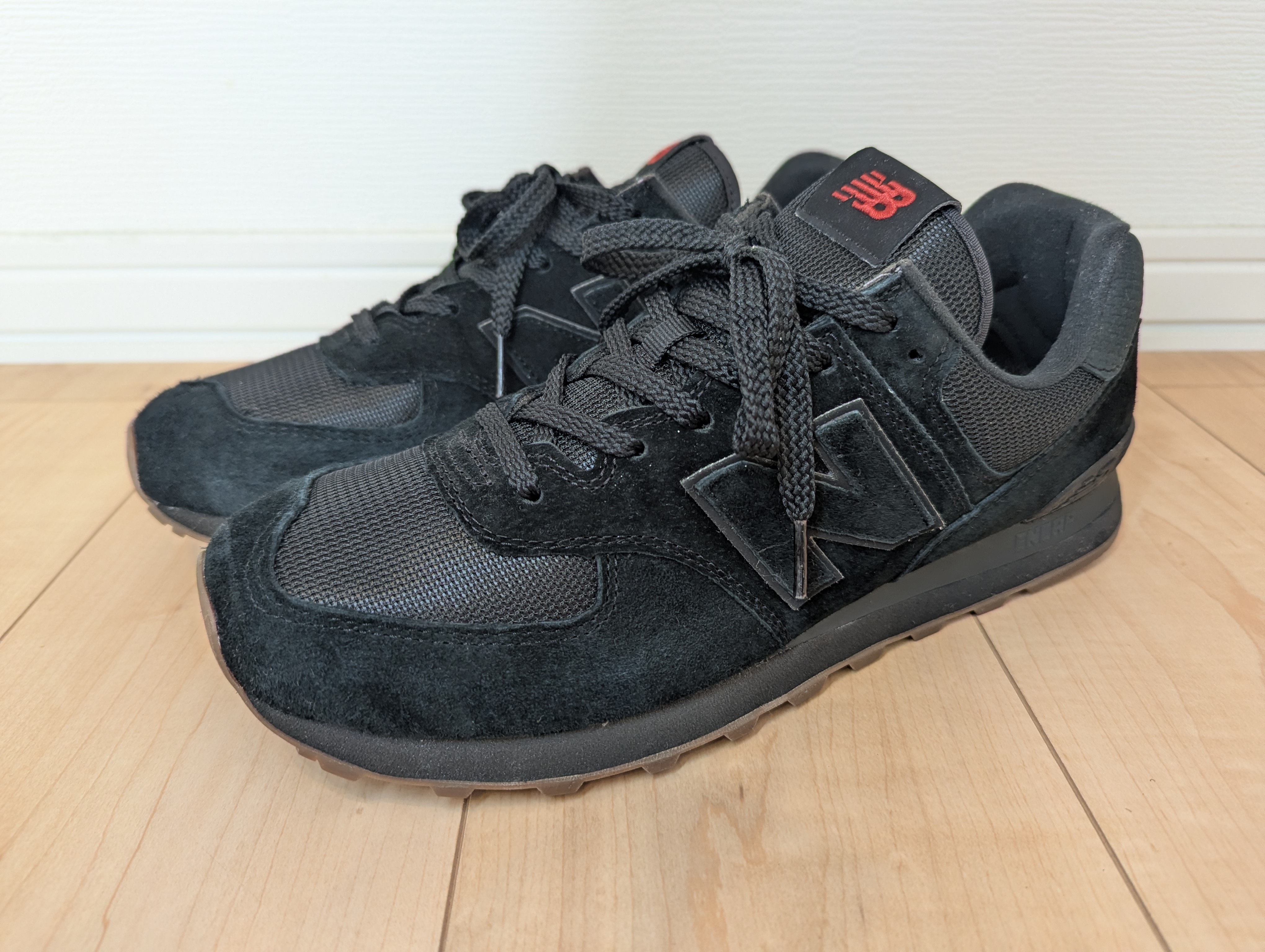 ニューバランス 574 ルナニューイヤー "ブラック/シャドウレッド/ガム"