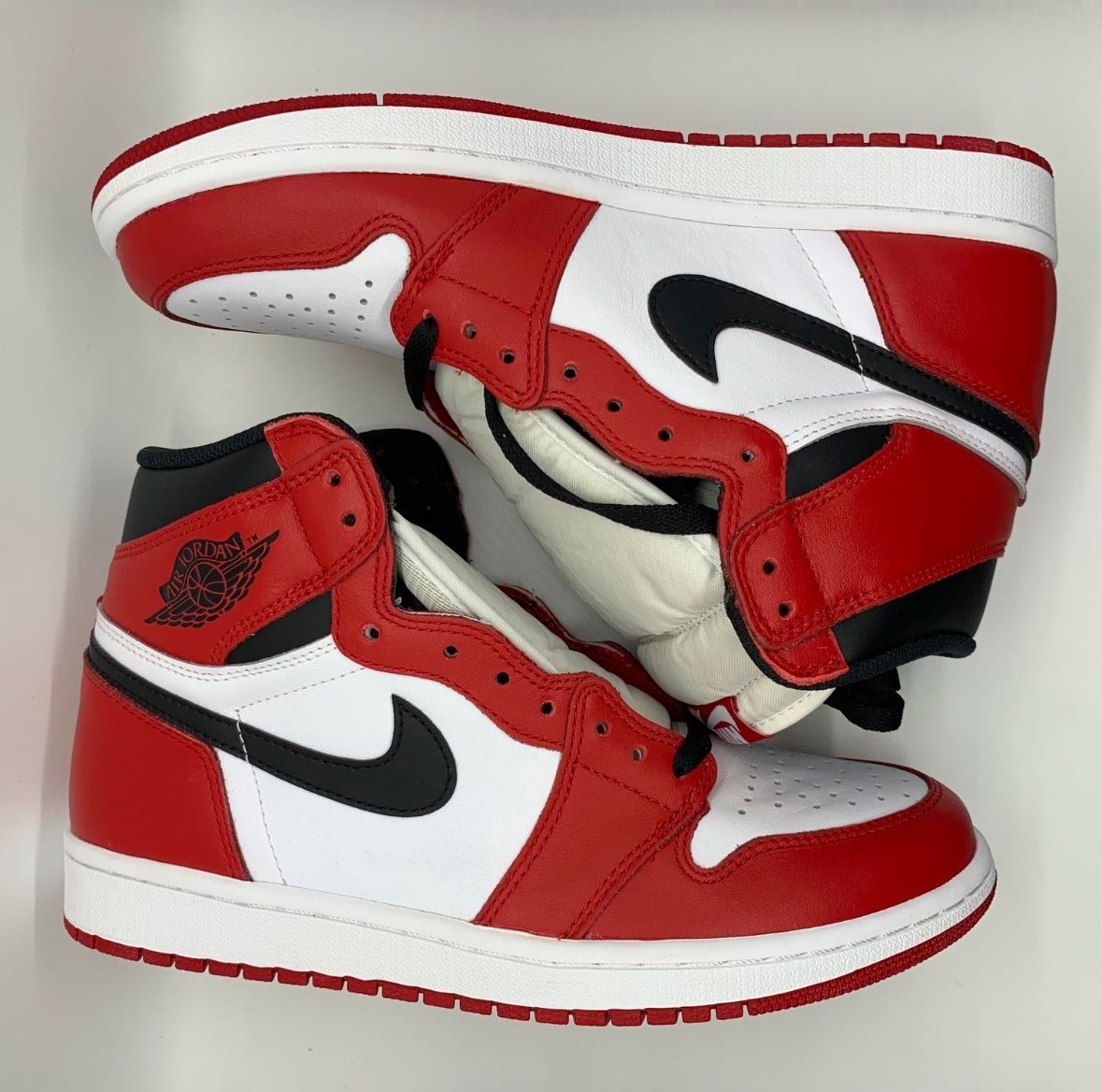 Nike Air Jordan 1 Retro High "Chicago" (2015)