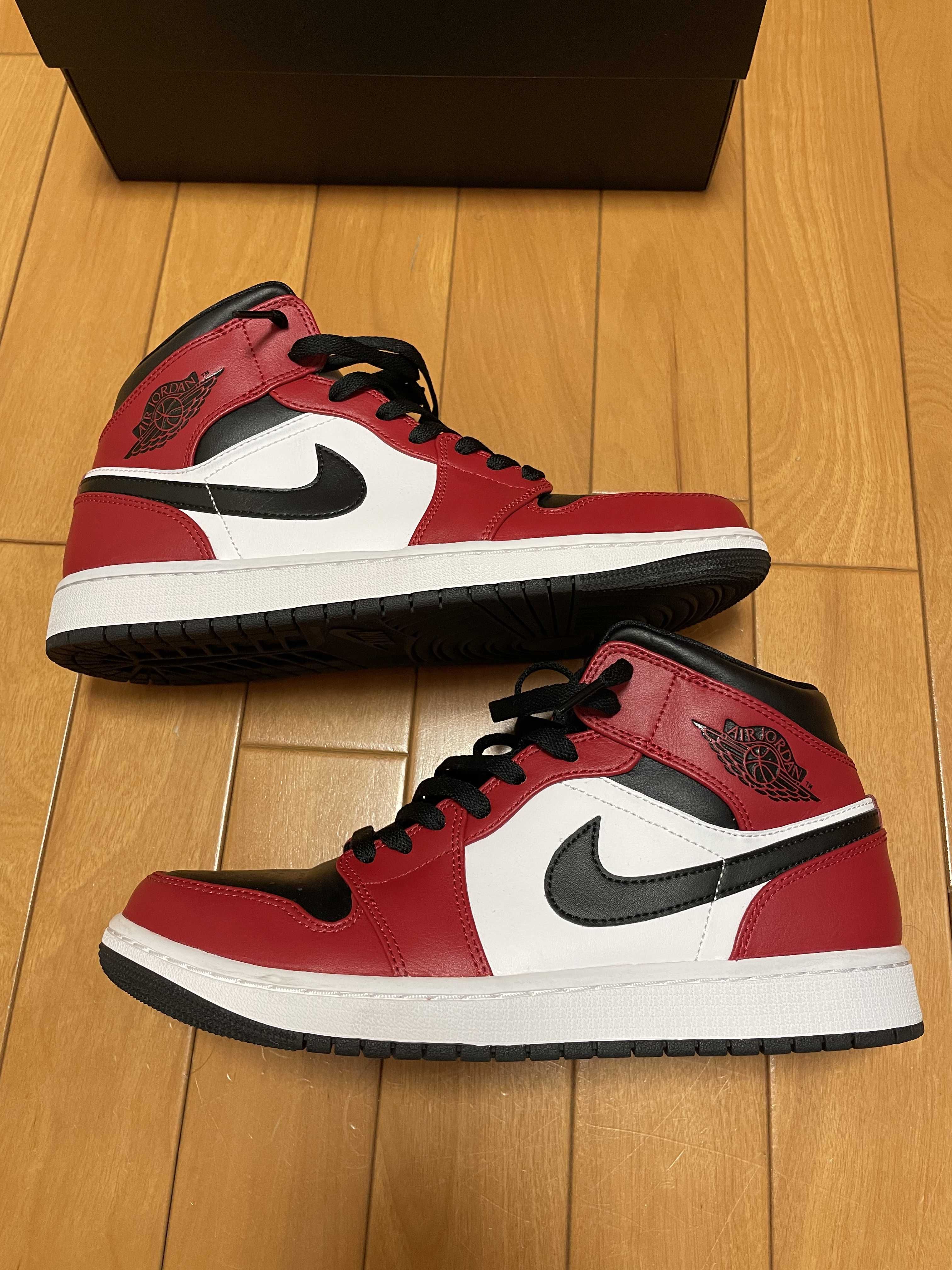 Nike Air Jordan 1 Mid "Chicago Black Toe"