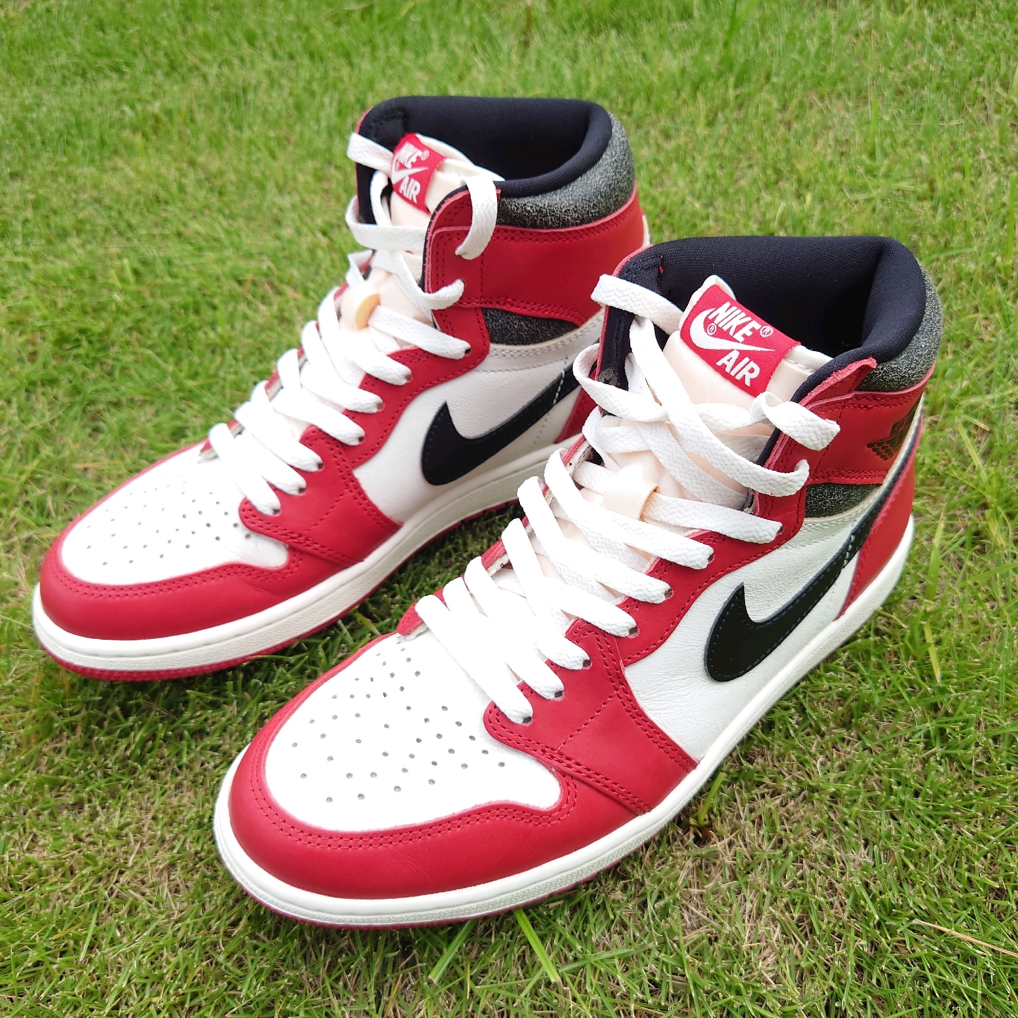 Nike Air Jordan 1 High OG "Lost & Found/Chicago"