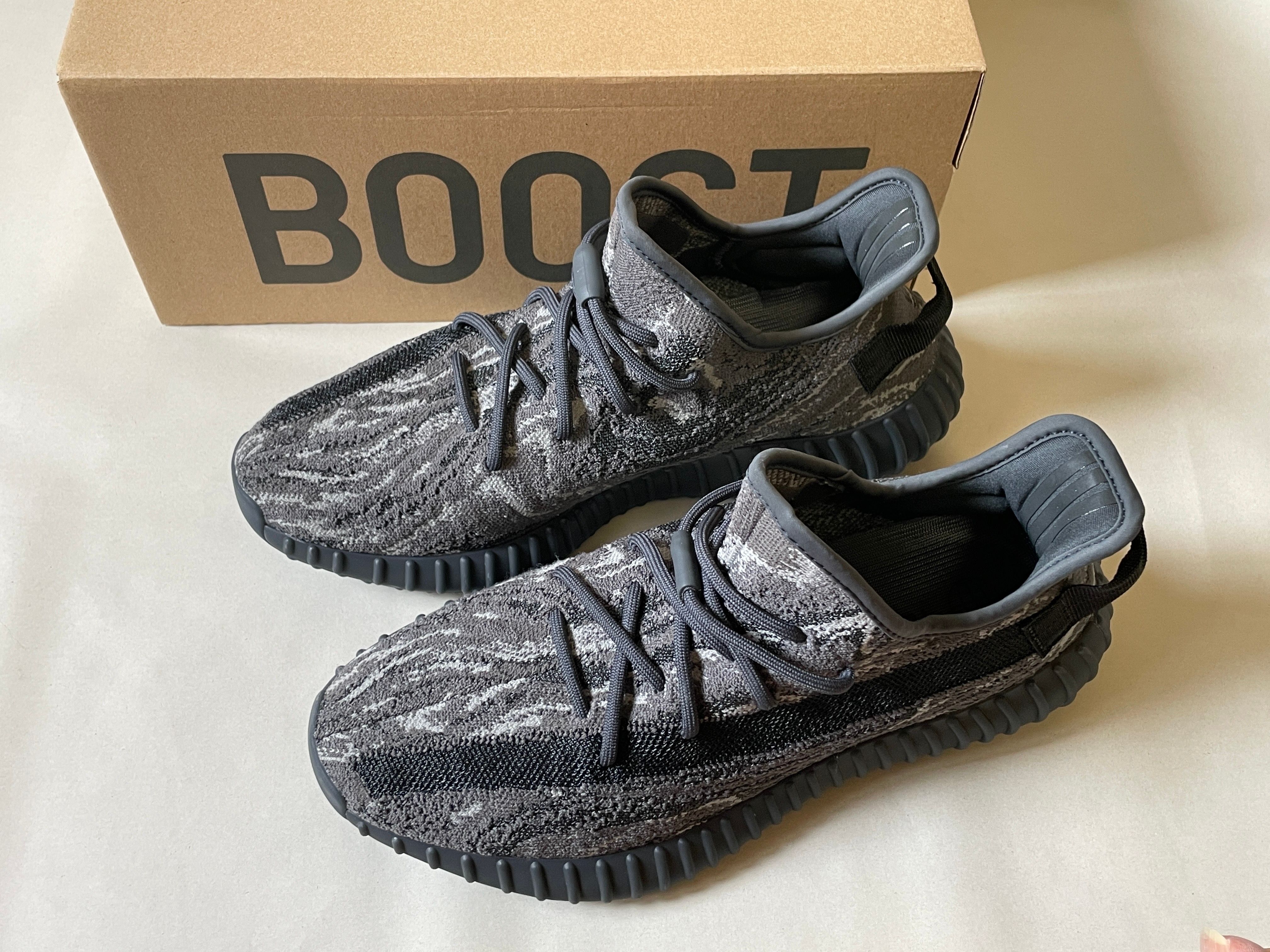 adidas YEEZY Boost 350V2 "Dark Salt"