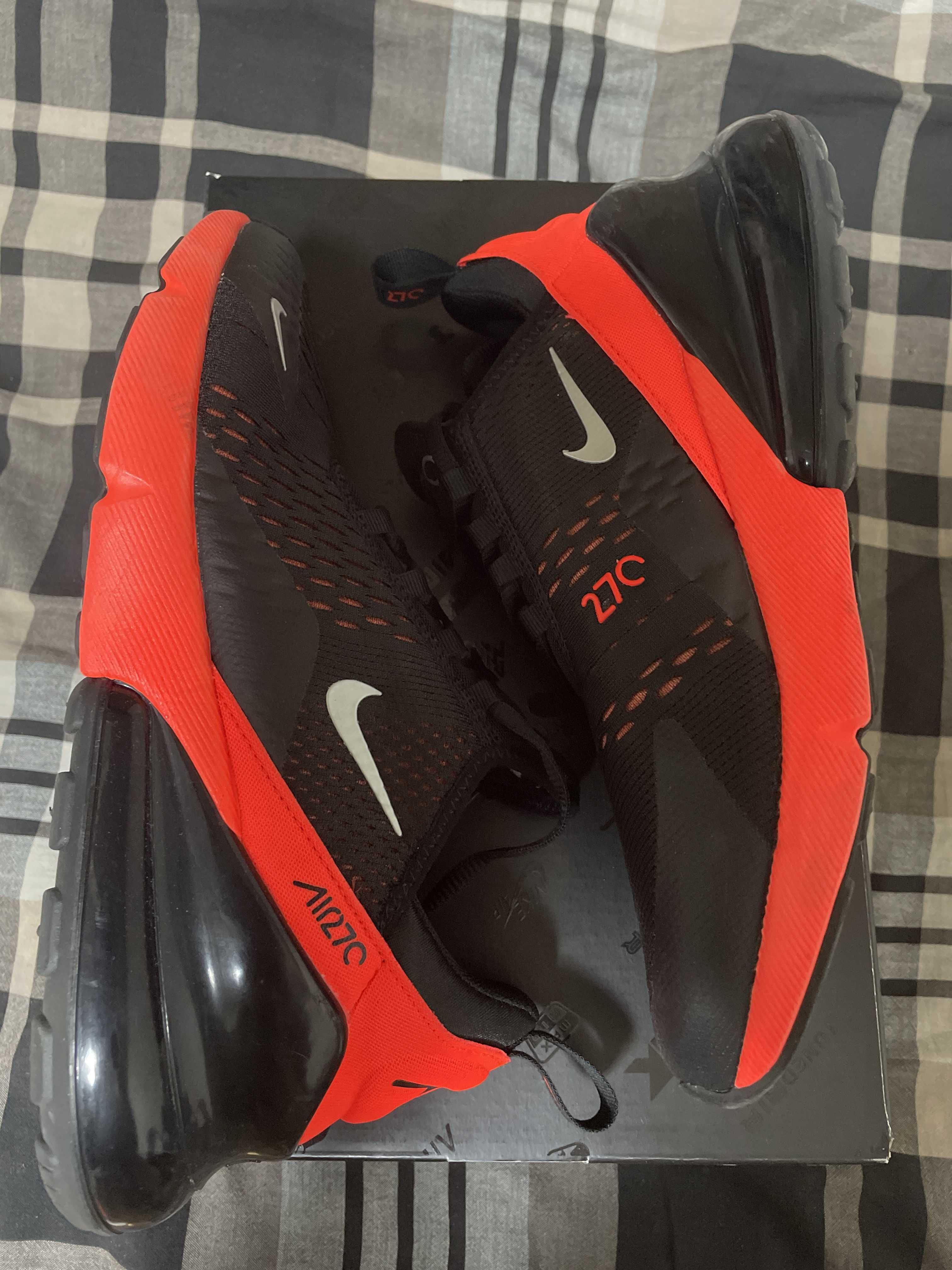 NIKE AIR MAX 270 BRED
