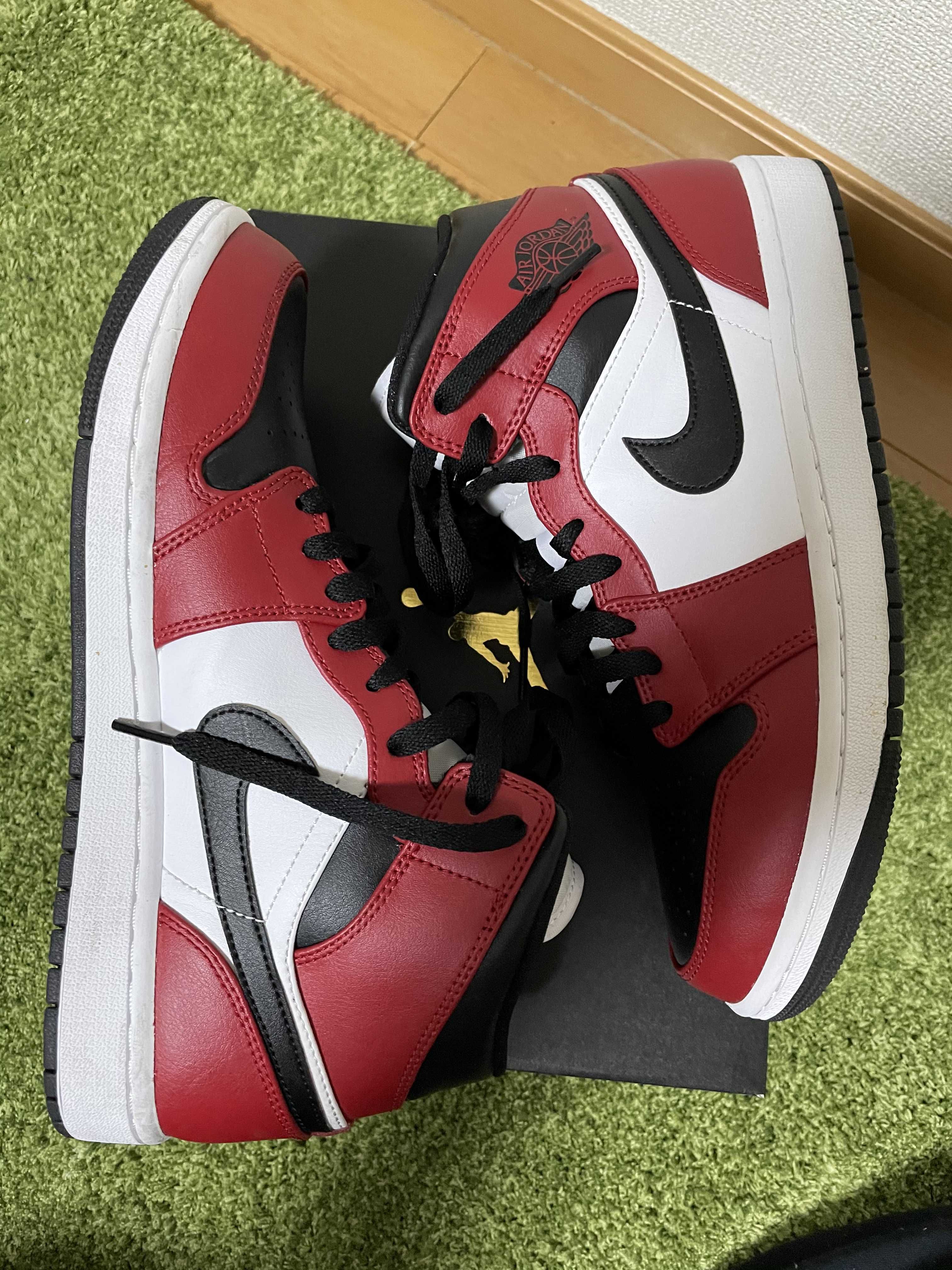 Nike Air Jordan 1 Mid "Chicago Black Toe"