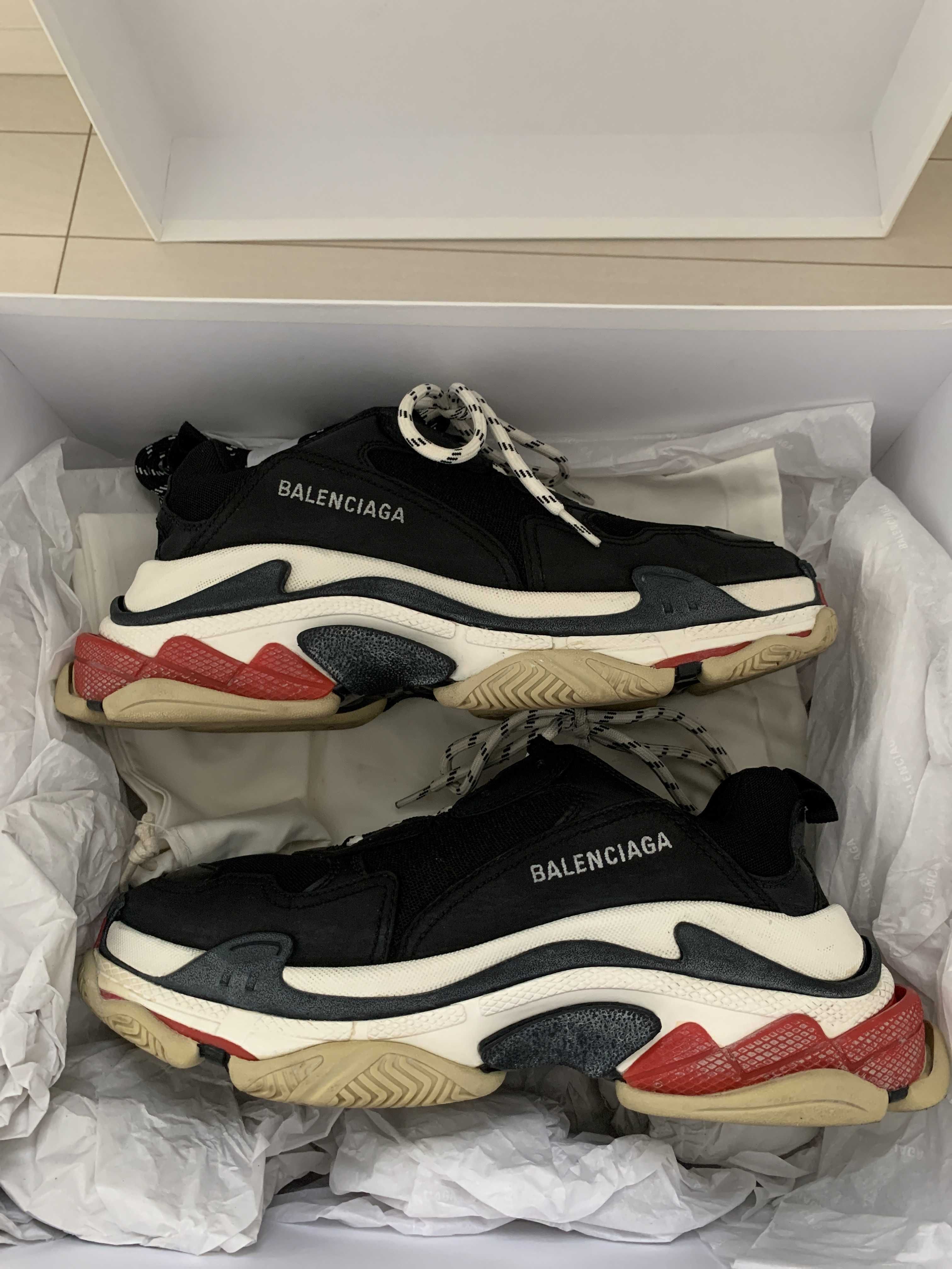 BALENCIAGA Triple S "Black/Red"