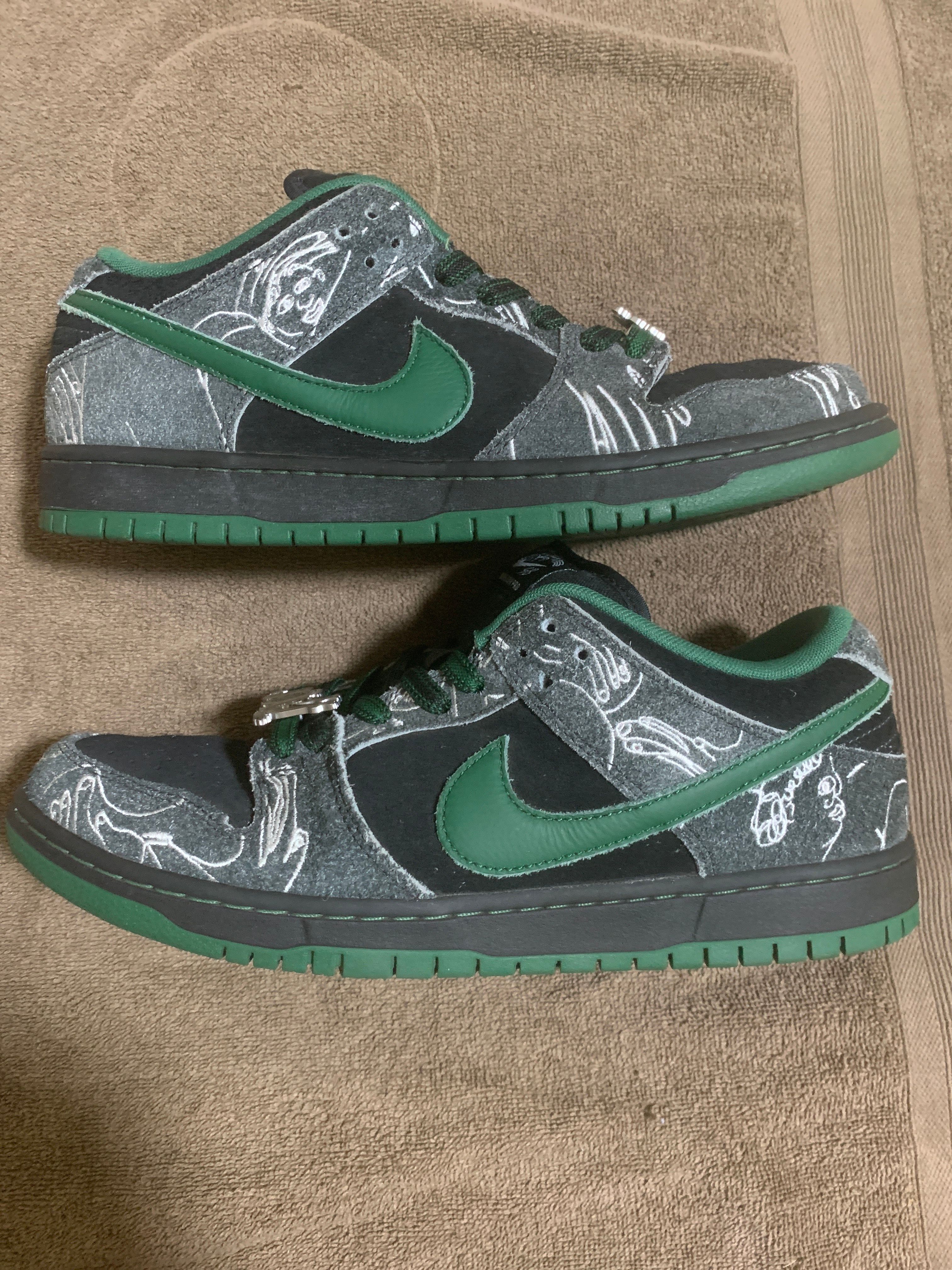 There Skateboards × Nike SB Dunk Low Pro "Anthracite and Gorge Green"