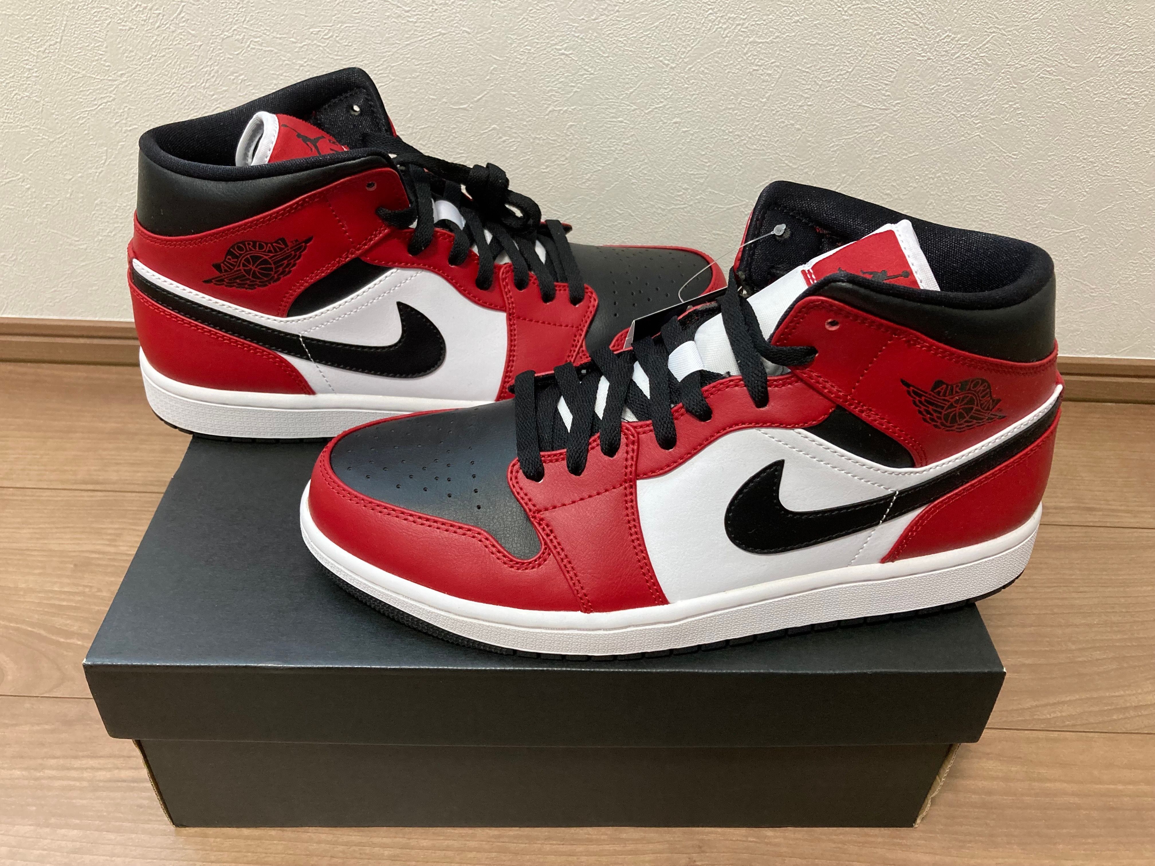 Nike Air Jordan 1 Mid "Chicago Black Toe"