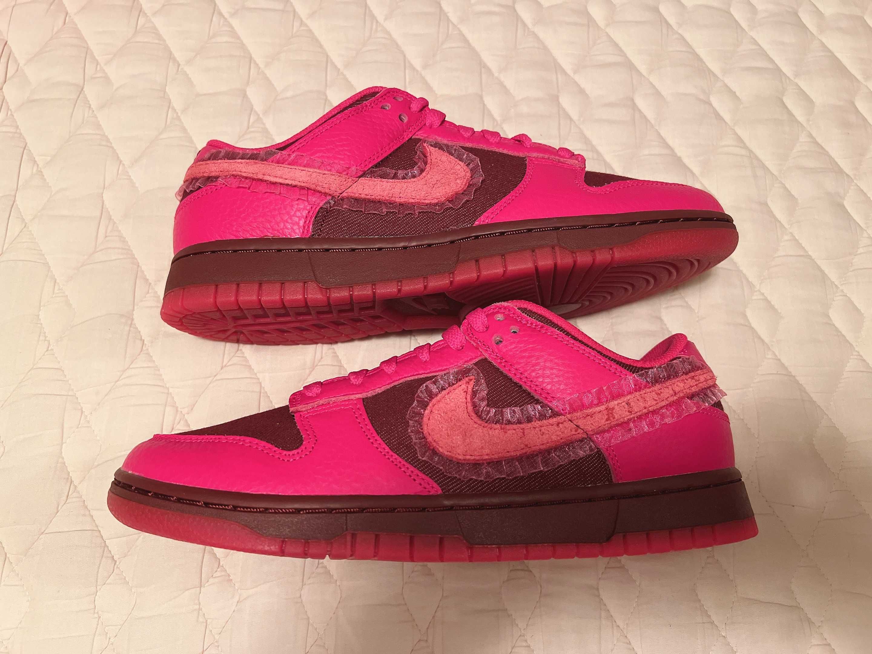 Nike Women's Dunk Low "Valentines Day"