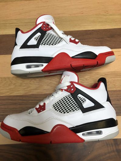 今年人気のブランド品や ナイキ エア ジョーダン 4 ファイヤー レッド