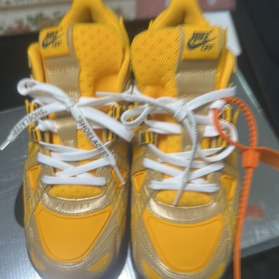 Off-White × Nike Air Rubber Dunk "University Gold"