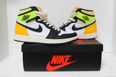Nike Air Jordan 1 High OG "Volt Gold"