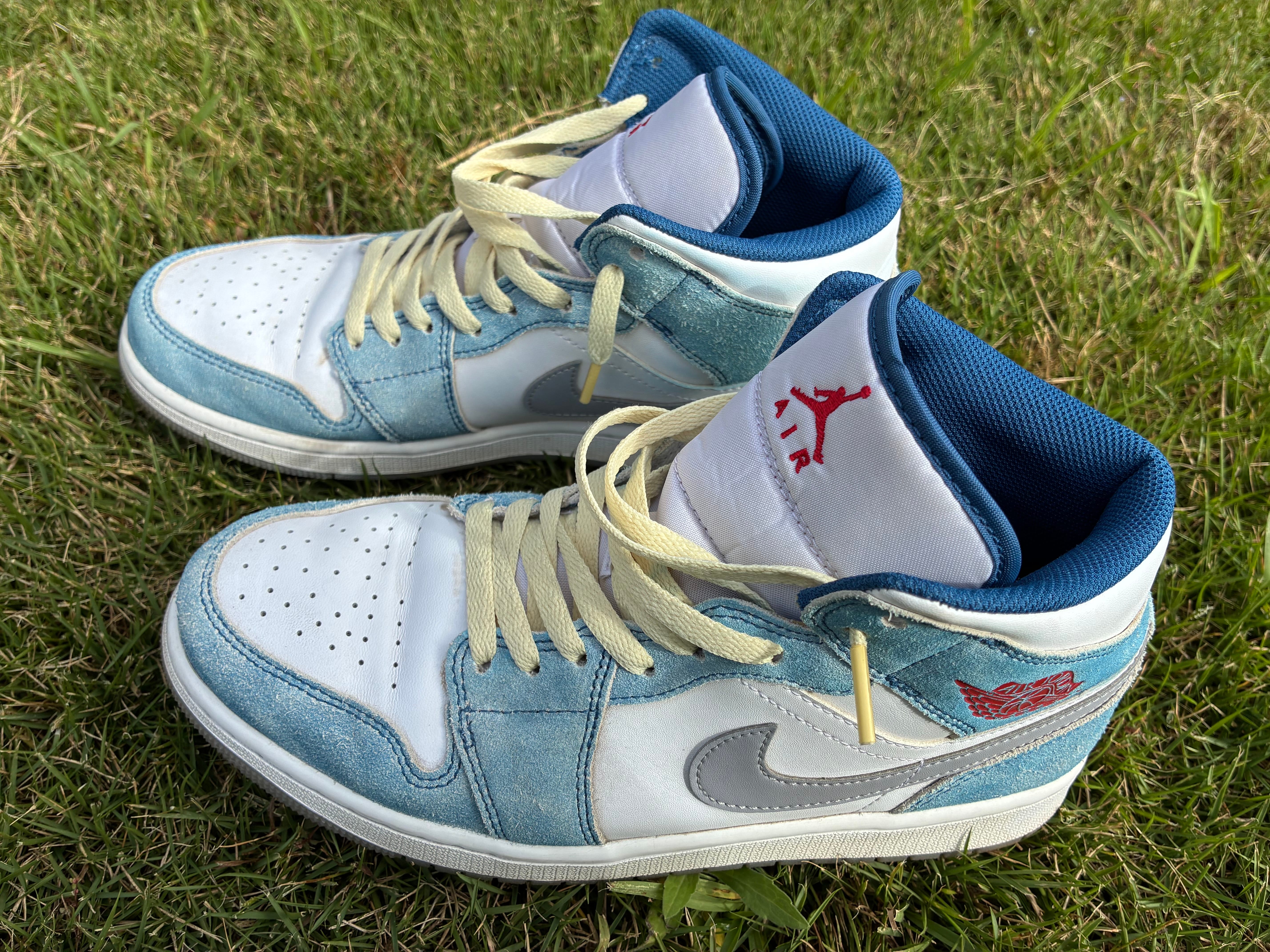 Nike Air Jordan 1 Mid SE "White/Hyper Royal/Red"