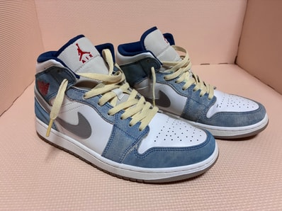 Nike Air Jordan 1 Mid SE "White/Hyper Royal/Red"