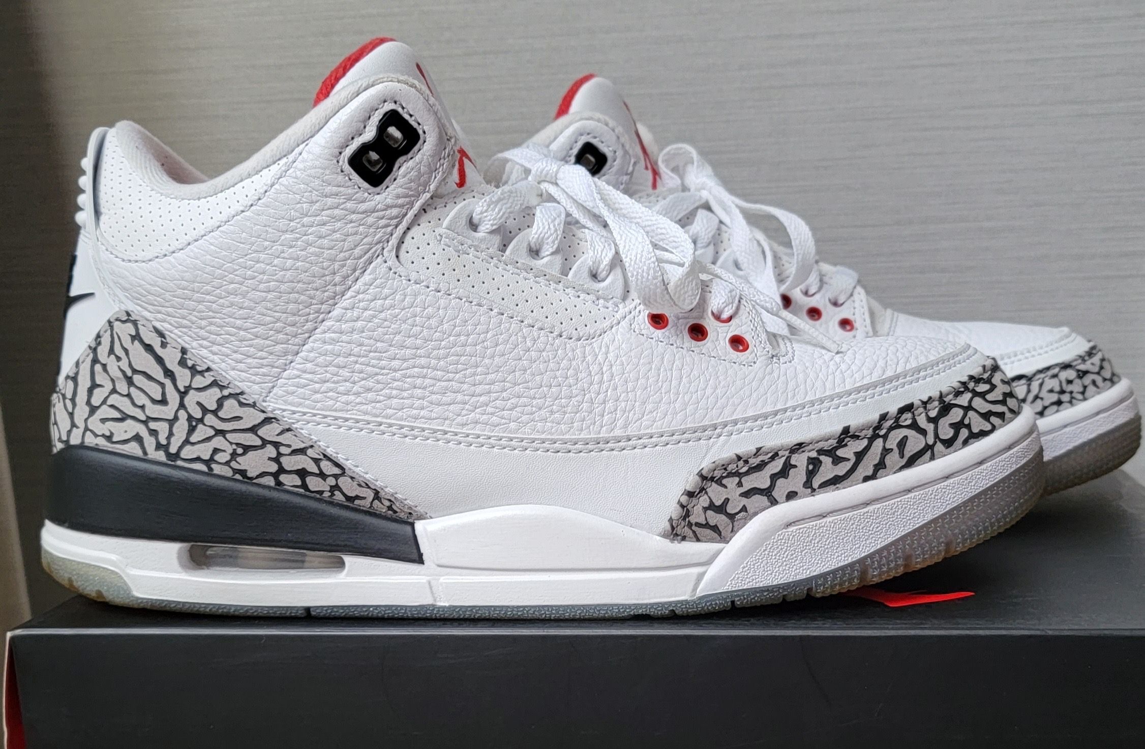 Nike Air Jordan 3 Retro "Free Throw Line White Cement"