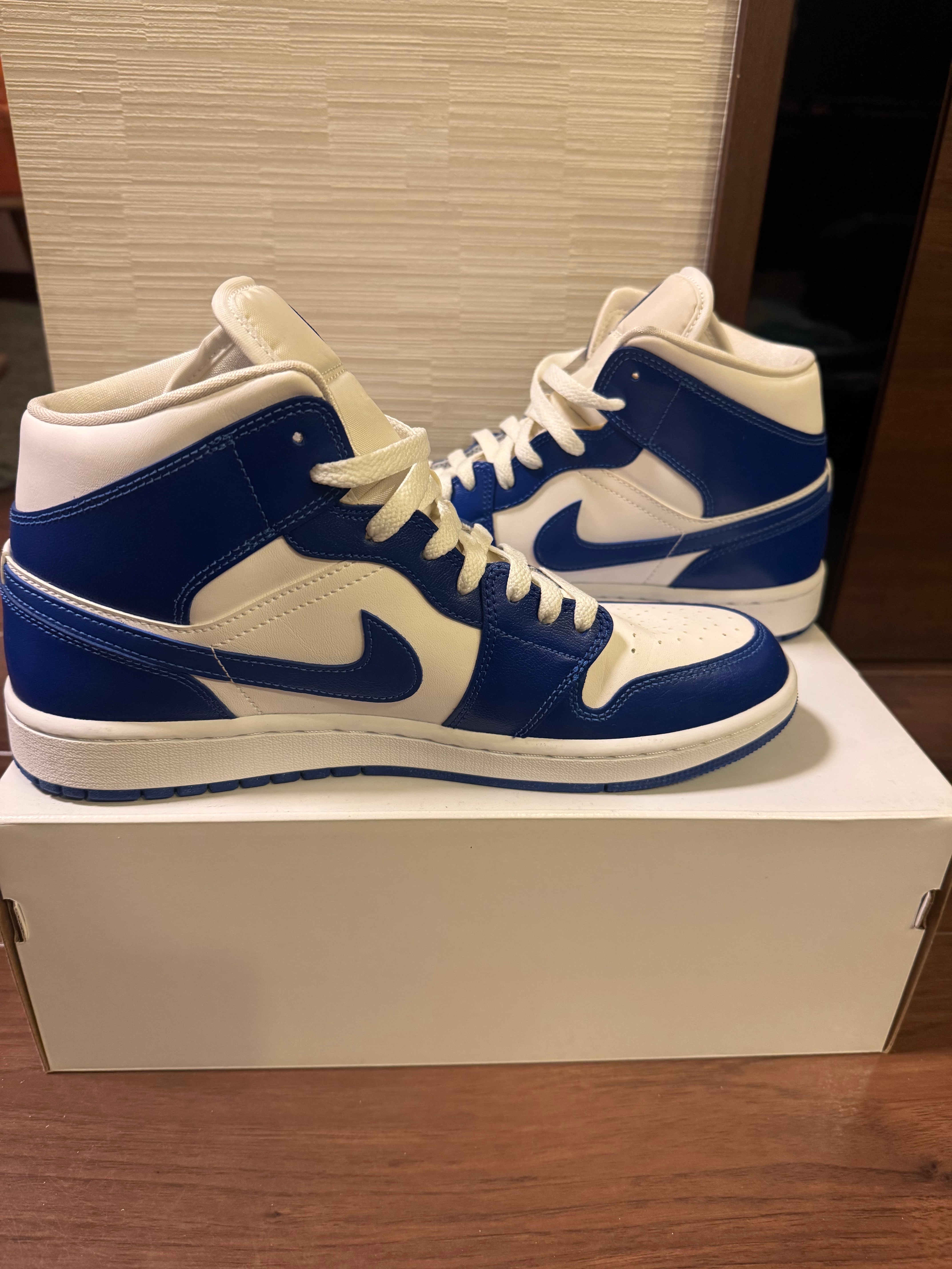 Nike Women's Air Jordan 1 Mid "Kentucky Blue"