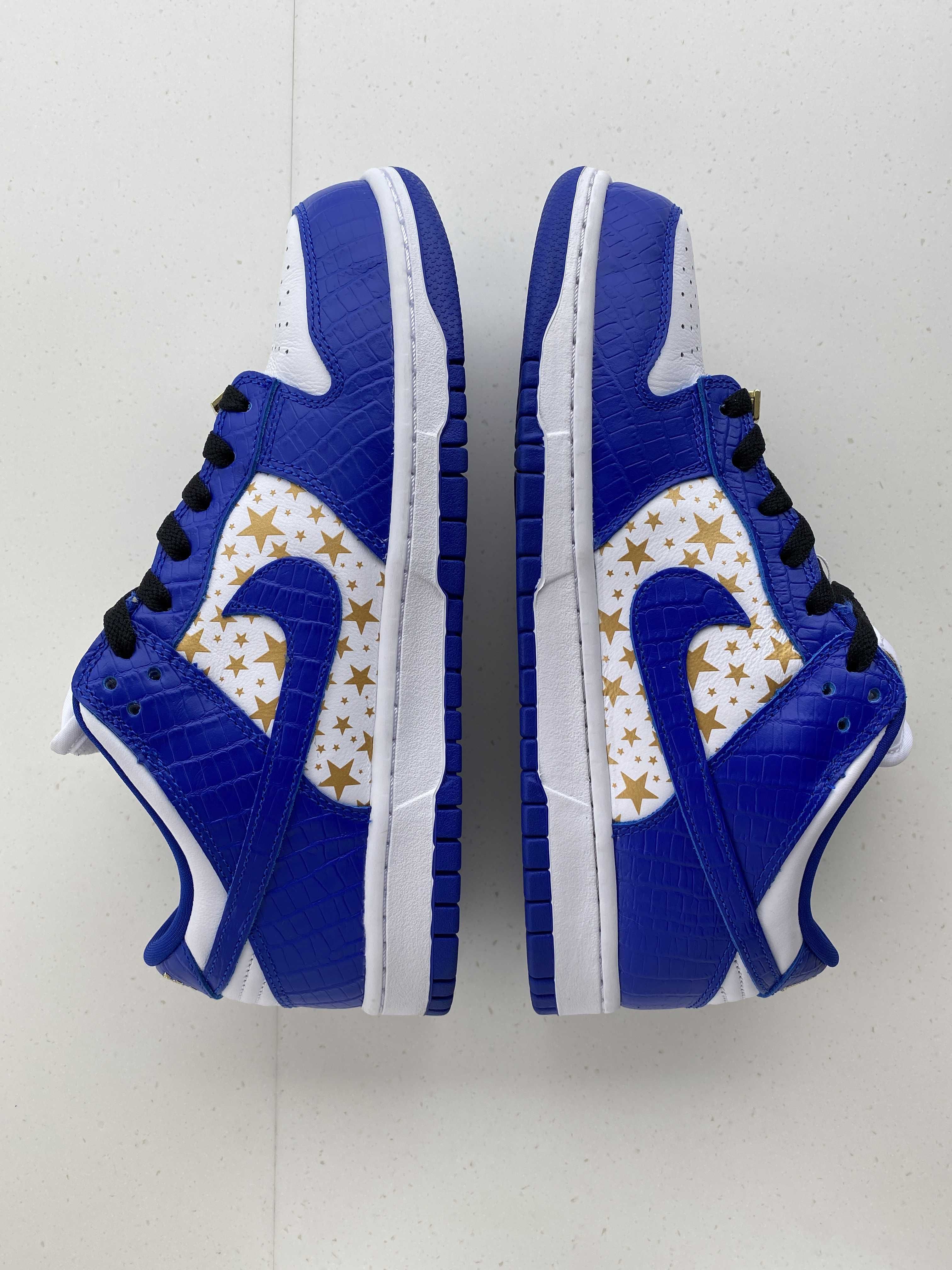 Supreme × Nike SB Dunk Low OG QS Gold Stars "White/Hyper Blue"