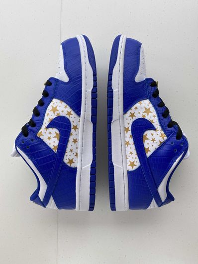 Supreme × Nike SB Dunk Low OG QS Gold Stars "White/Hyper Blue"