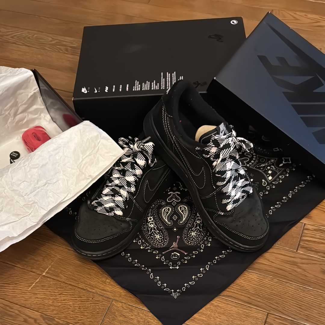 Travis Scott × Nike Air Jordan 1 Low OG SP "Black Phantom"