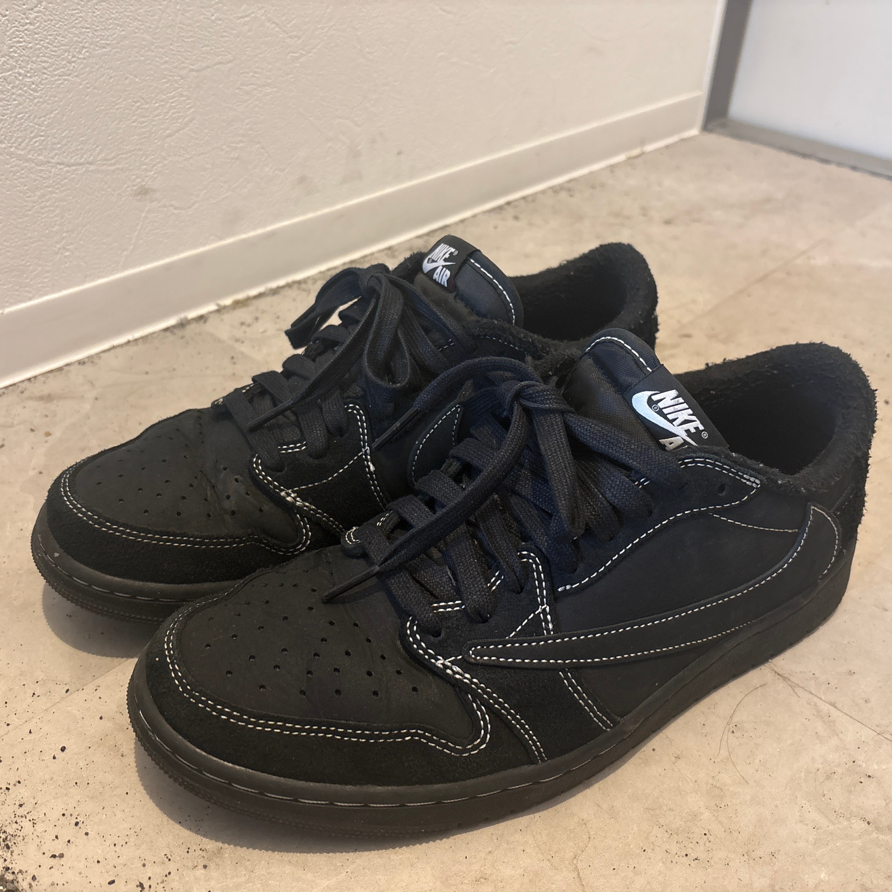 トラヴィススコット × ナイキ エアジョーダン1 ロー OG SP "ブラック ファントム"