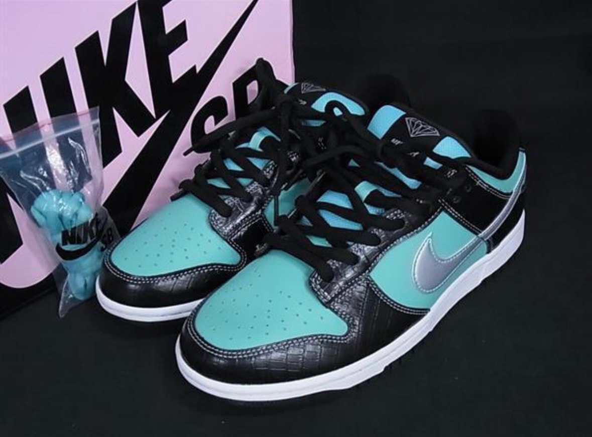 Nike SB Dunk Low Diamond Suppil Co. "Tiffany"
