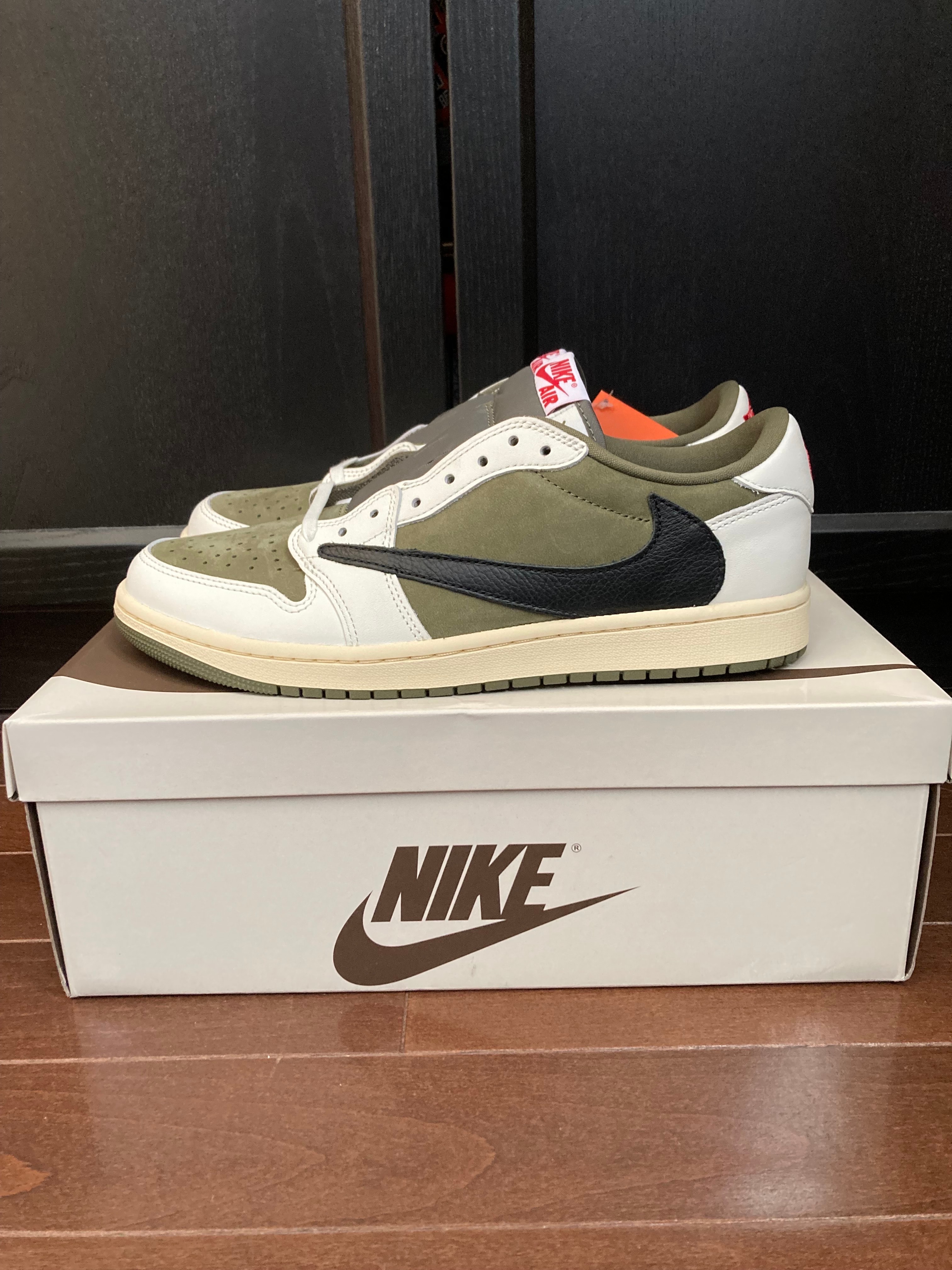 トラヴィススコット × ナイキ エアジョーダン1 ロー OG SP 