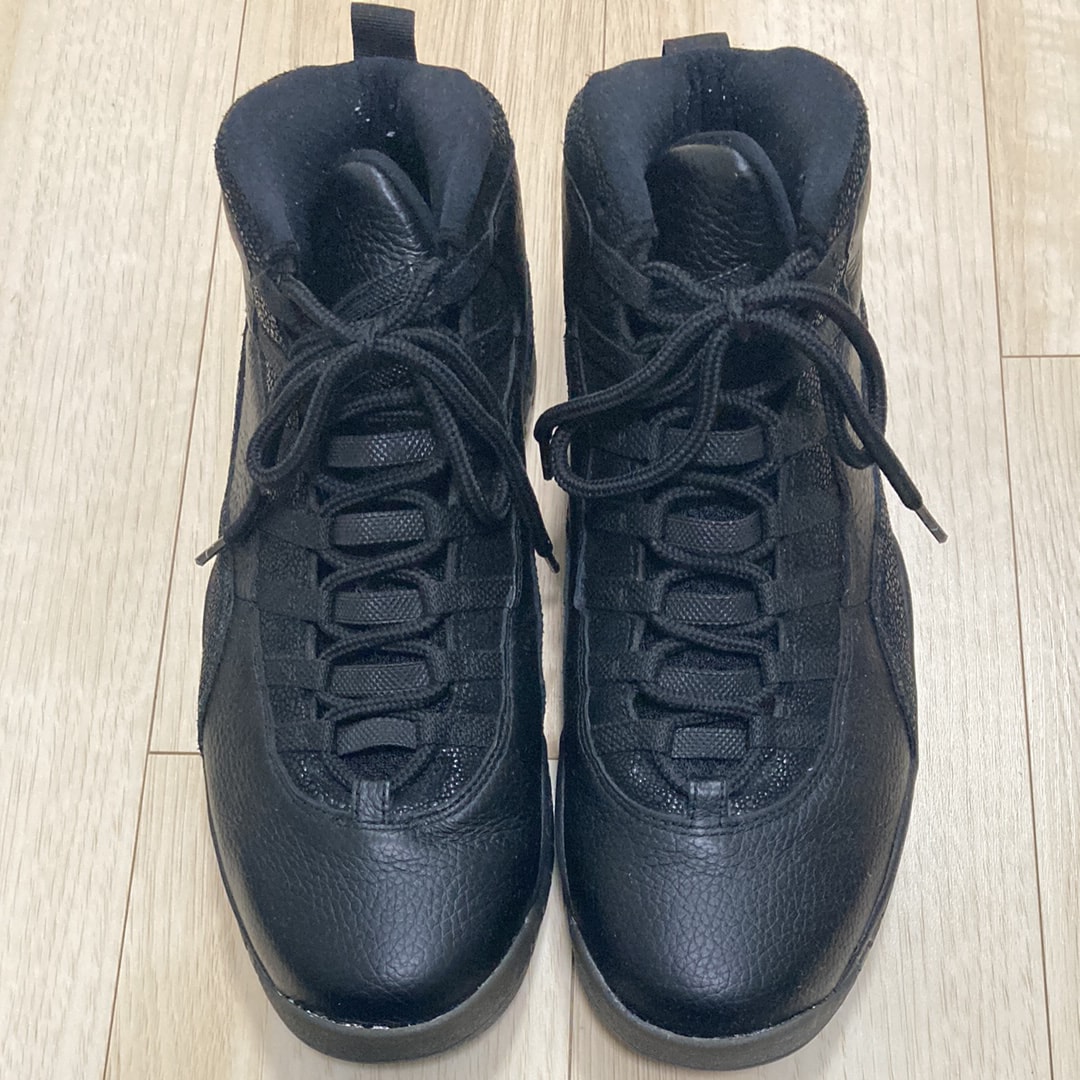 オクトーバーズ ベリー オウン × ナイキ エアジョーダン 10 レトロ ドレイク "ブラック/メタリック ゴールド"