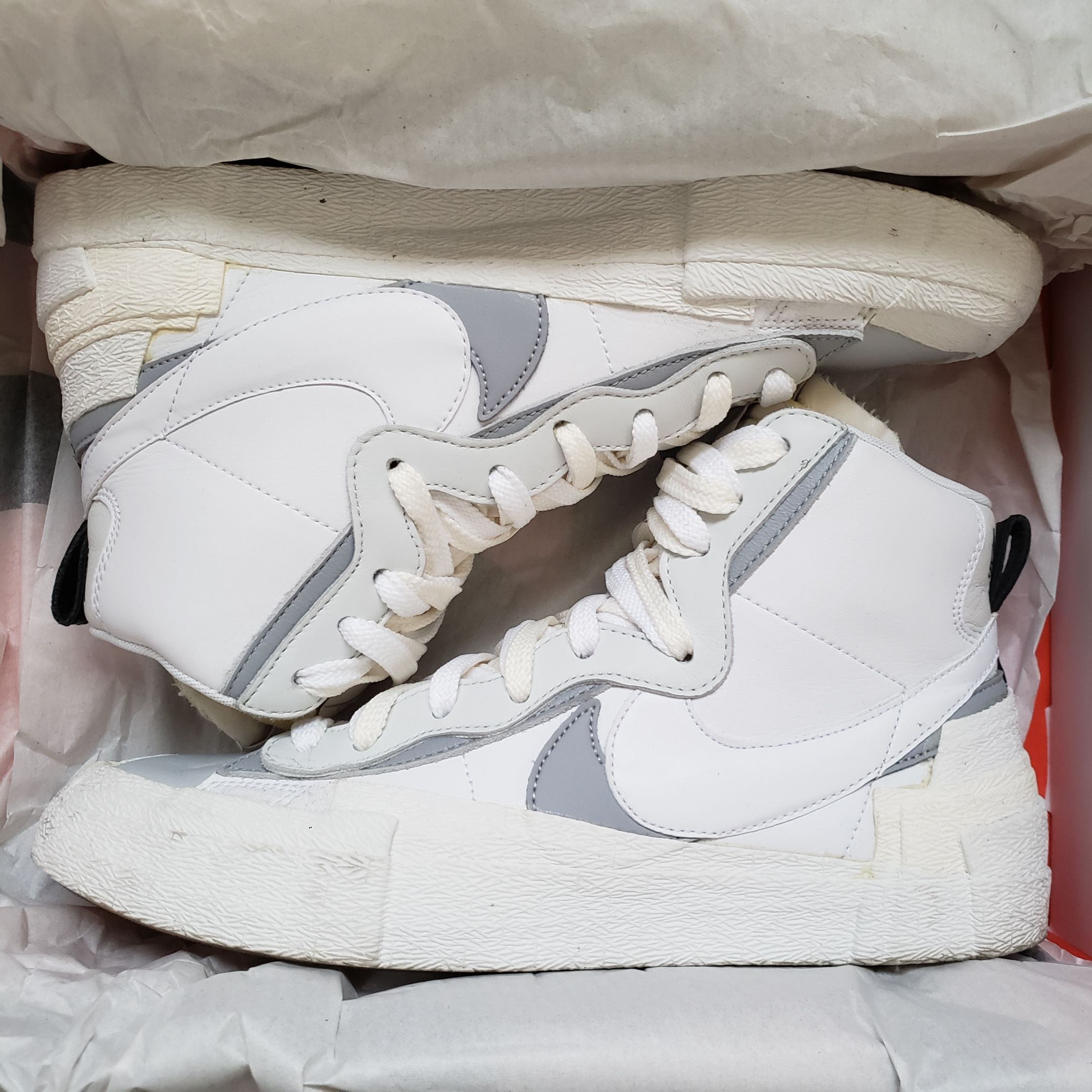 sacai × NIKE BLAZER MID "WHITE/WOLF GREY"