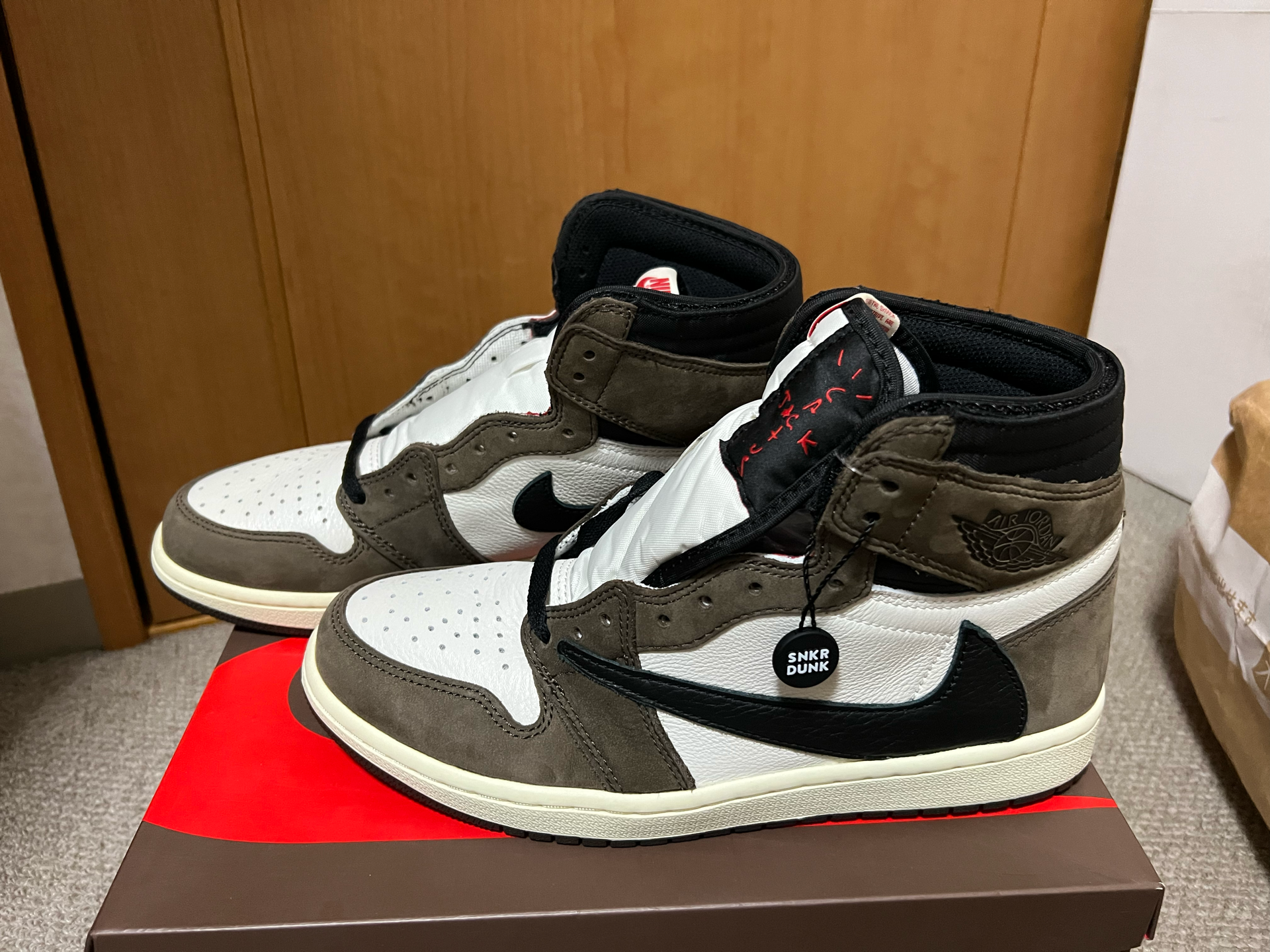 Travis Scott × Nike Air Jordan 1 Retro High OG TS SP "Sail/Dark Mocha"