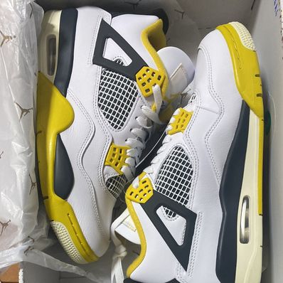 Nike Women's Air Jordan 4 Retro "Vivid Sulfur"