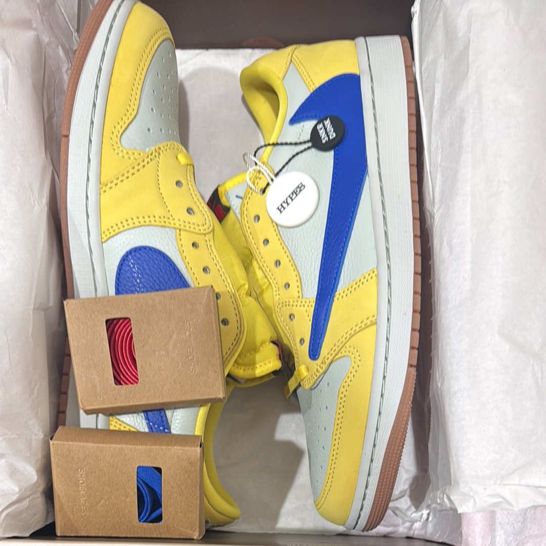 トラヴィススコット × ナイキ ウィメンズ エアジョーダン1 レトロ ロー OG "カナリー"