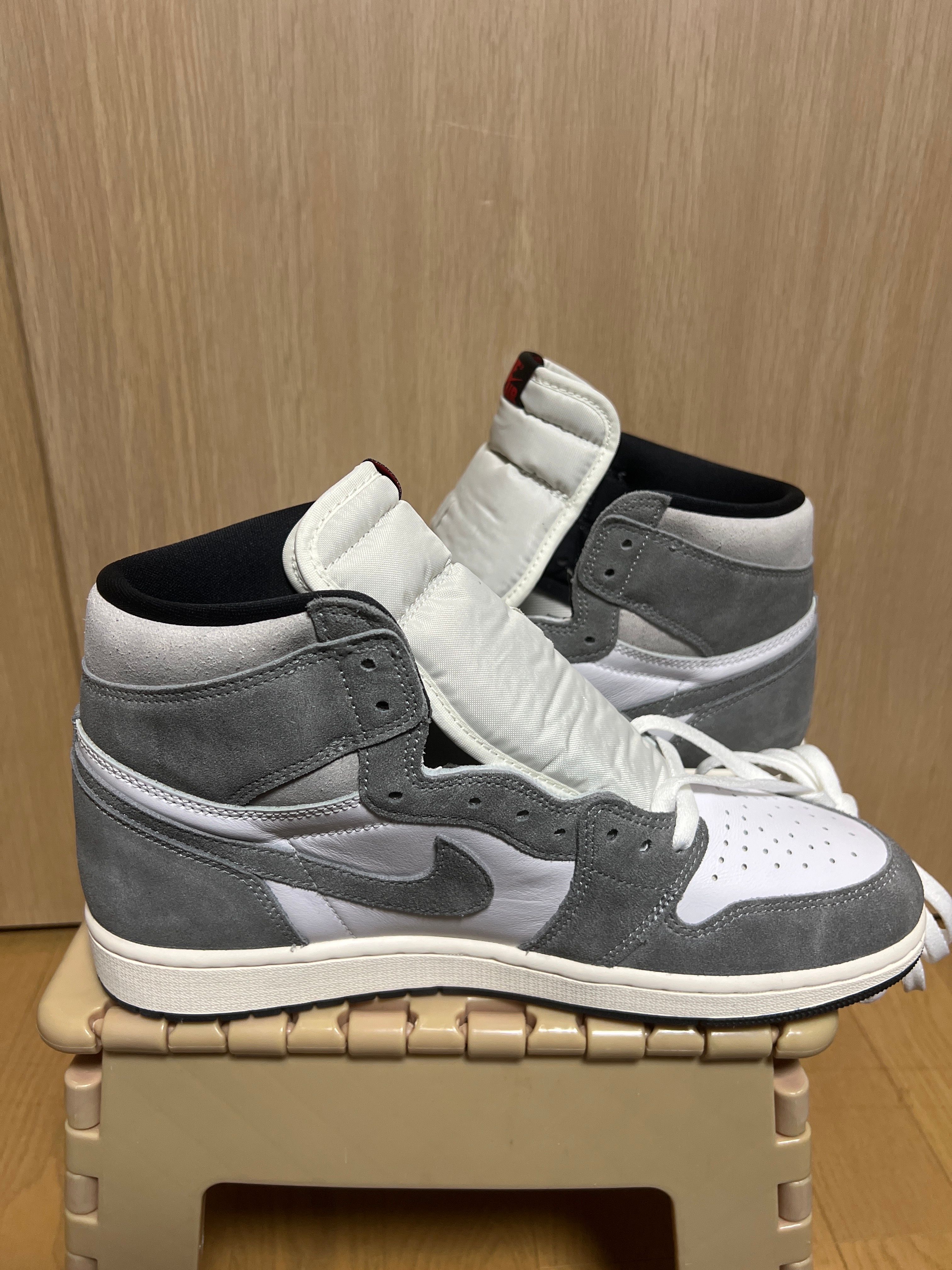 Nike Air Jordan 1 Retro High OG "Black and Smoke Grey"