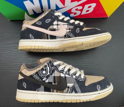 Travis Scott × Nike SB Dunk Low "Black/Parachute Beige"