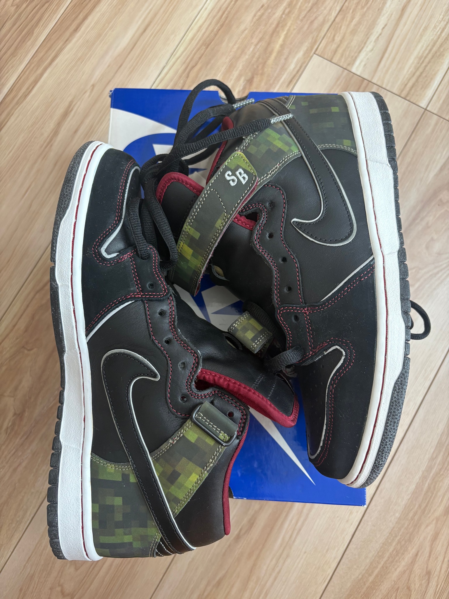Nike SB Dunk Mid "Nitraid"