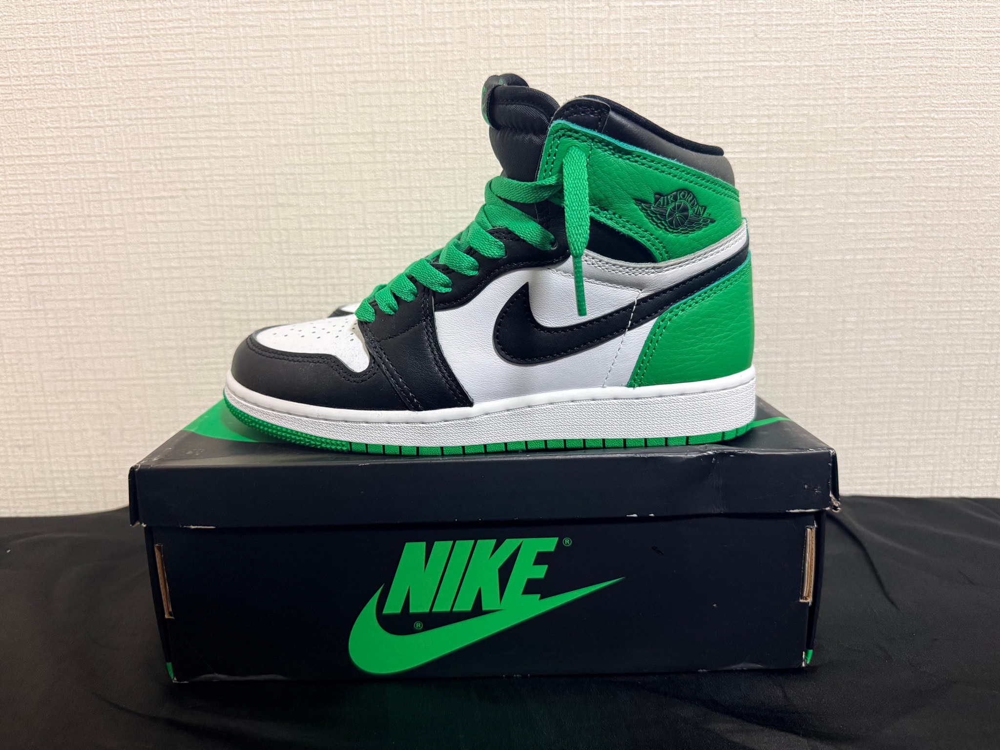 Nike Air Jordan 1 Retro High OG "Celtics/Black and Lucky Green" (2023)