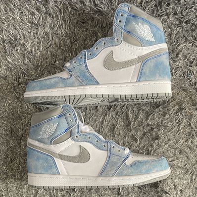 Nike Air Jordan 1 High OG "Hyper Royal"